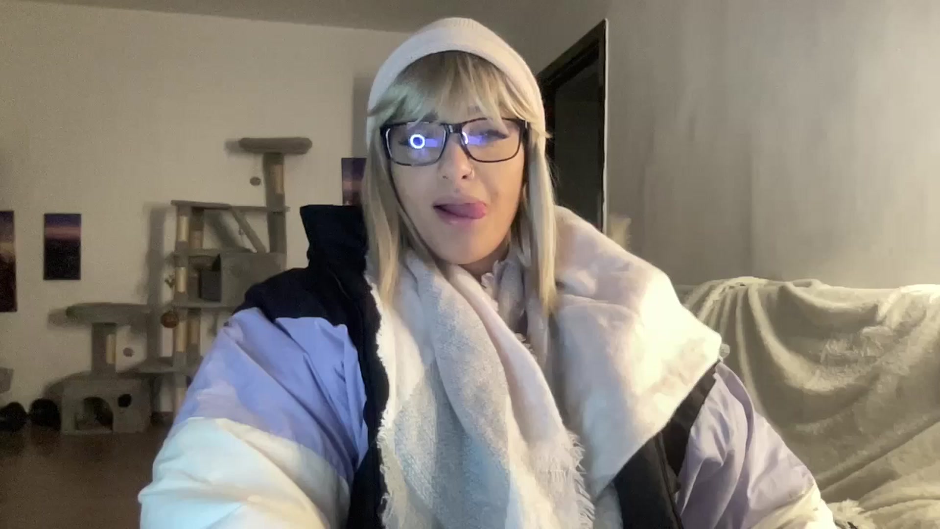 Gallery image thumbnail from loraine_doll's myfreecams stream on, 12/12/2025, 16:22 image 7 of 20