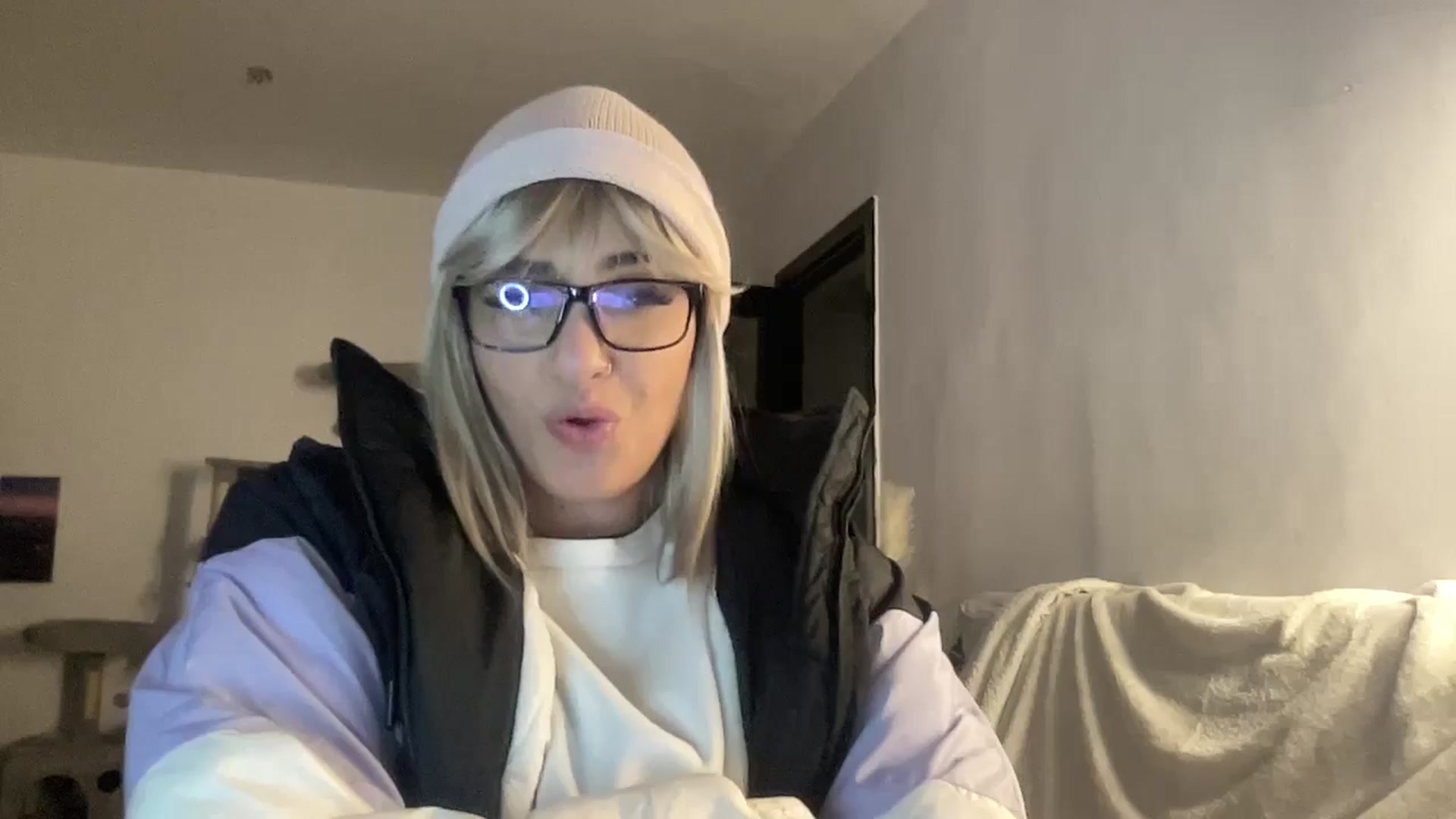 Gallery image thumbnail from loraine_doll's myfreecams stream on, 12/12/2025, 16:22 image 16 of 20
