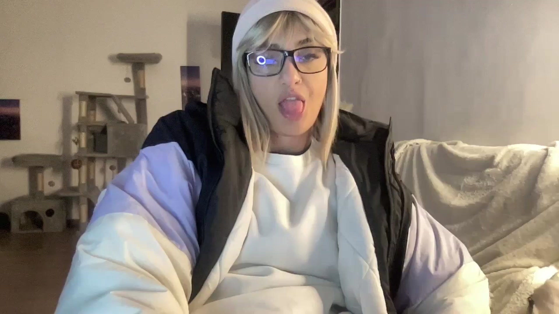 Gallery image thumbnail from loraine_doll's myfreecams stream on, 12/12/2025, 16:22 image 15 of 20