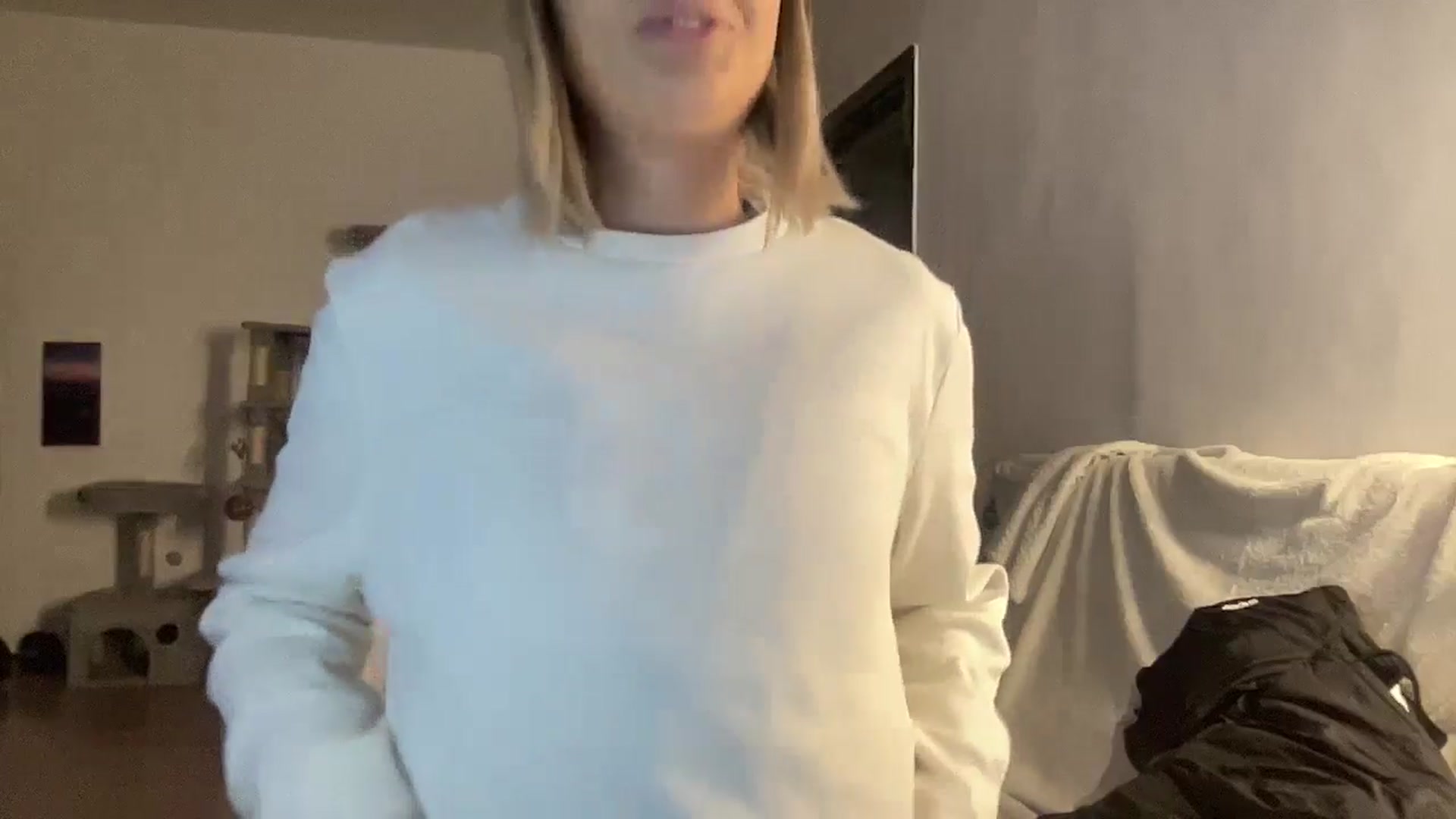 Gallery image thumbnail from loraine_doll's myfreecams stream on, 12/12/2025, 16:22 image 18 of 20