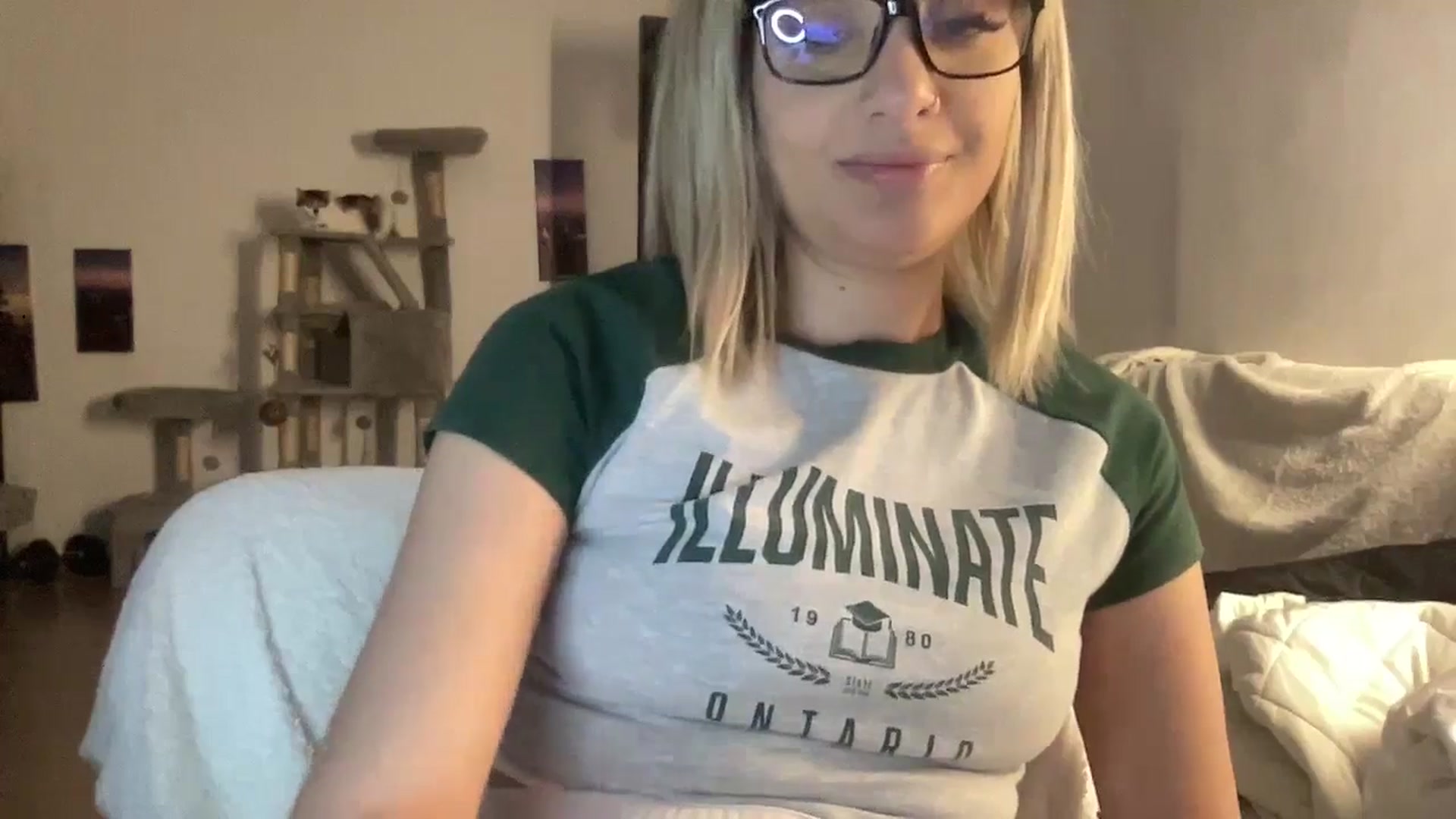 Gallery image thumbnail from loraine_doll's myfreecams stream on, 12/12/2025, 18:26 image 17 of 20