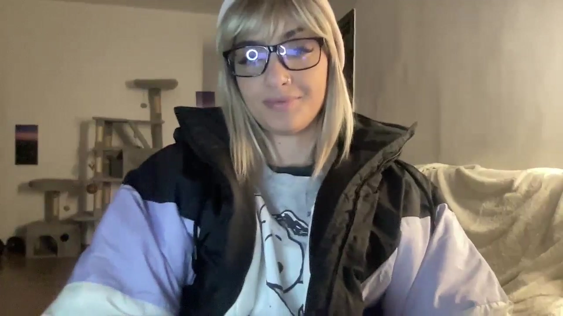 Gallery image thumbnail from loraine_doll's myfreecams stream on, 12/12/2025, 18:26 image 6 of 20