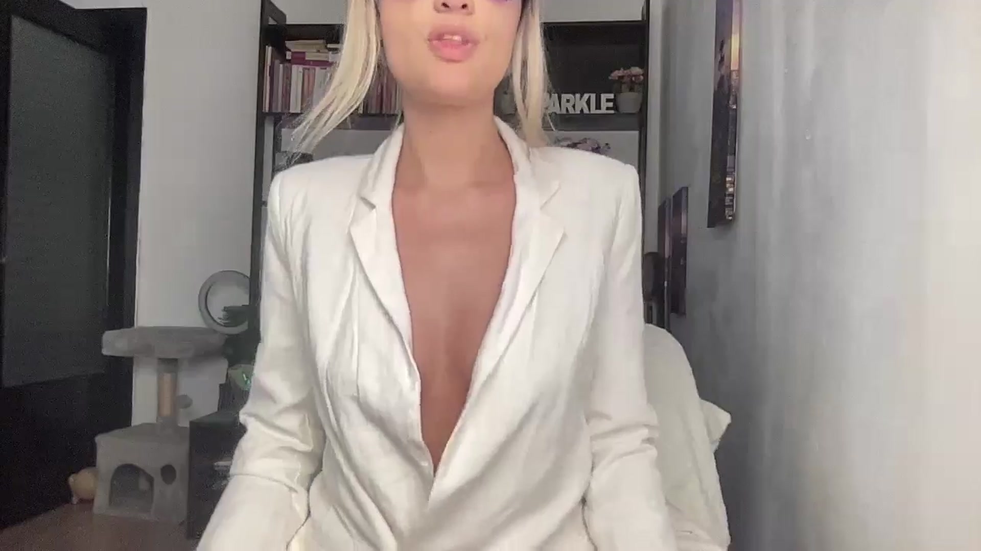 Gallery image thumbnail from loraine_doll's myfreecams stream on, 03/30/2026, 15:22 image 18 of 20