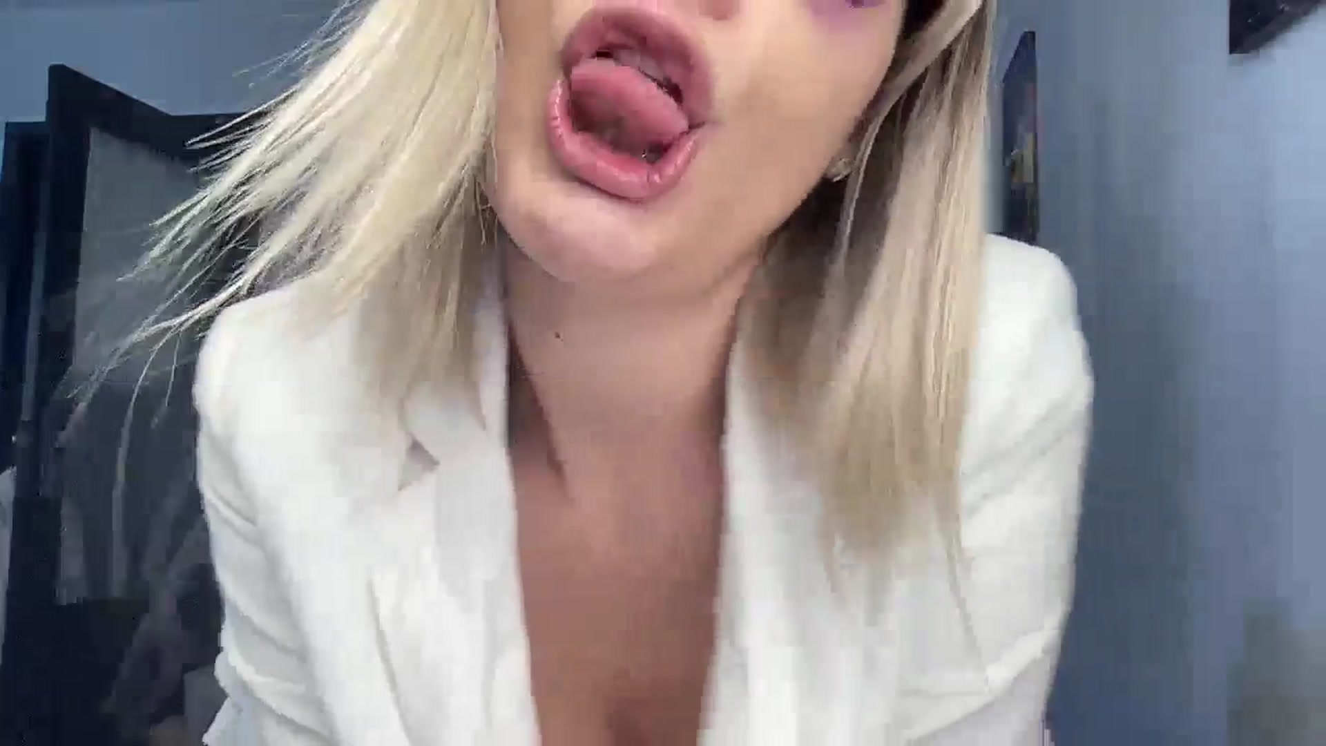 Gallery image thumbnail from loraine_doll's myfreecams stream on, 04/19/2026, 12:21 image 10 of 20