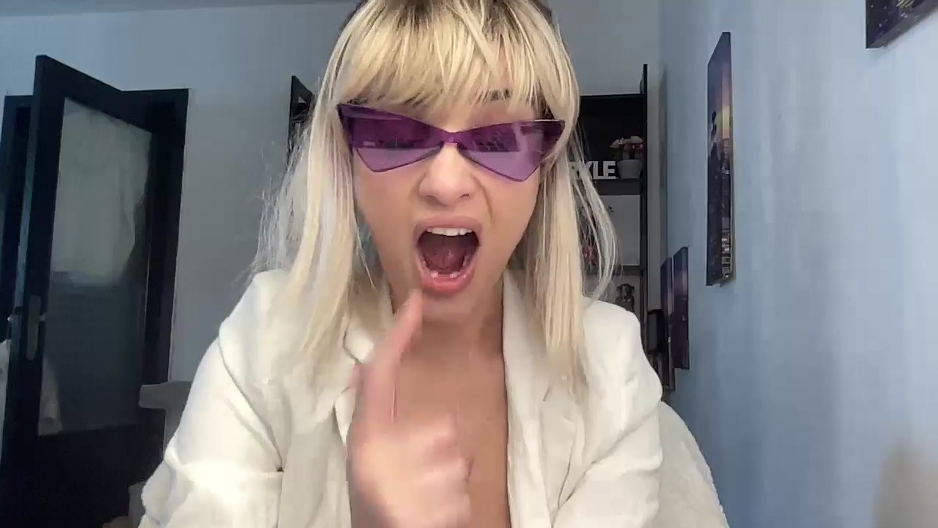 Gallery image thumbnail from loraine_doll's myfreecams stream on, 04/19/2026, 12:21 image 18 of 20