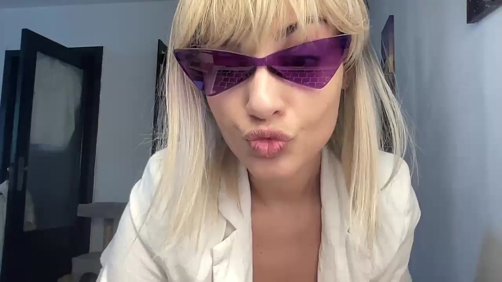 Gallery image thumbnail from loraine_doll's myfreecams stream on, 04/19/2026, 12:21 image 20 of 20