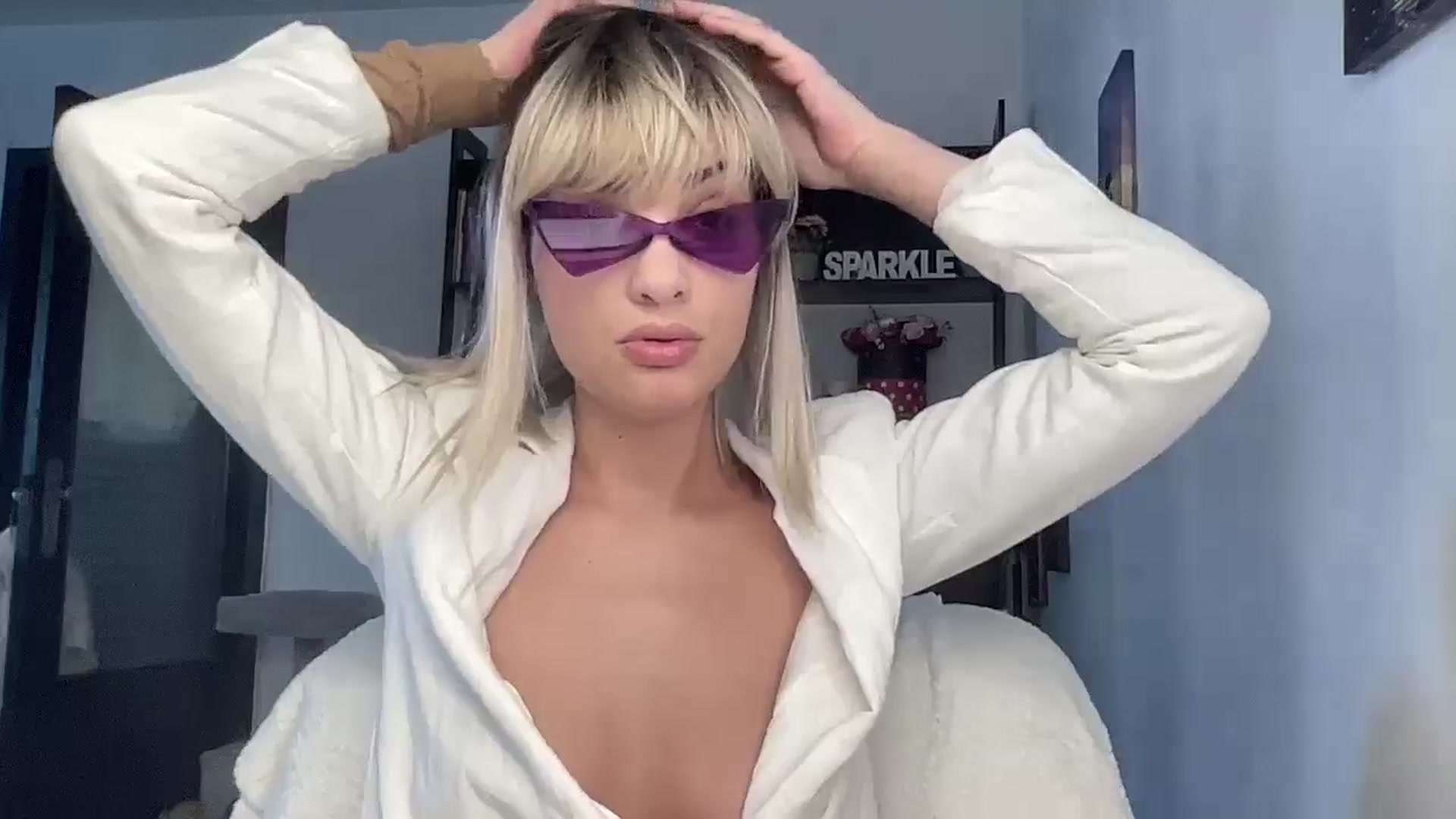 Gallery image thumbnail from loraine_doll's myfreecams stream on, 04/19/2026, 12:21 image 17 of 20