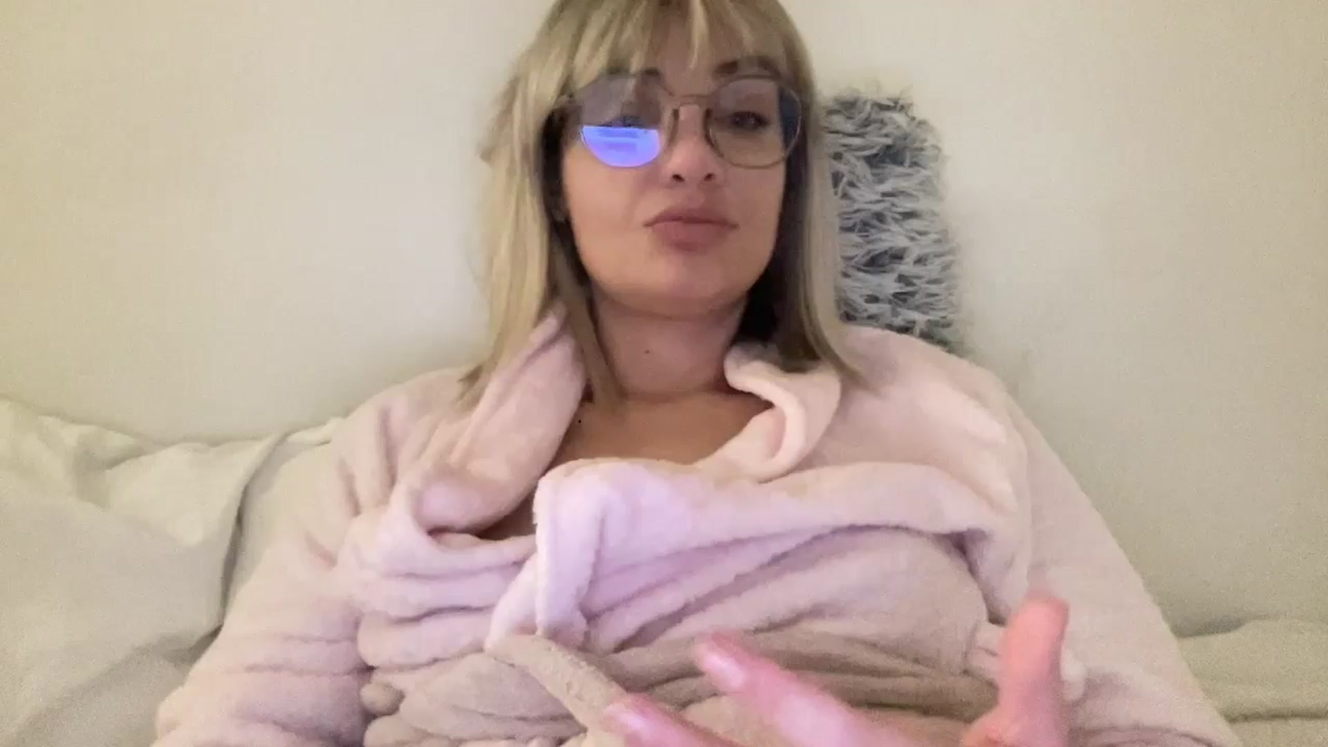 Gallery image thumbnail from loraine_doll's myfreecams stream on, 04/25/2026, 19:25 image 20 of 20