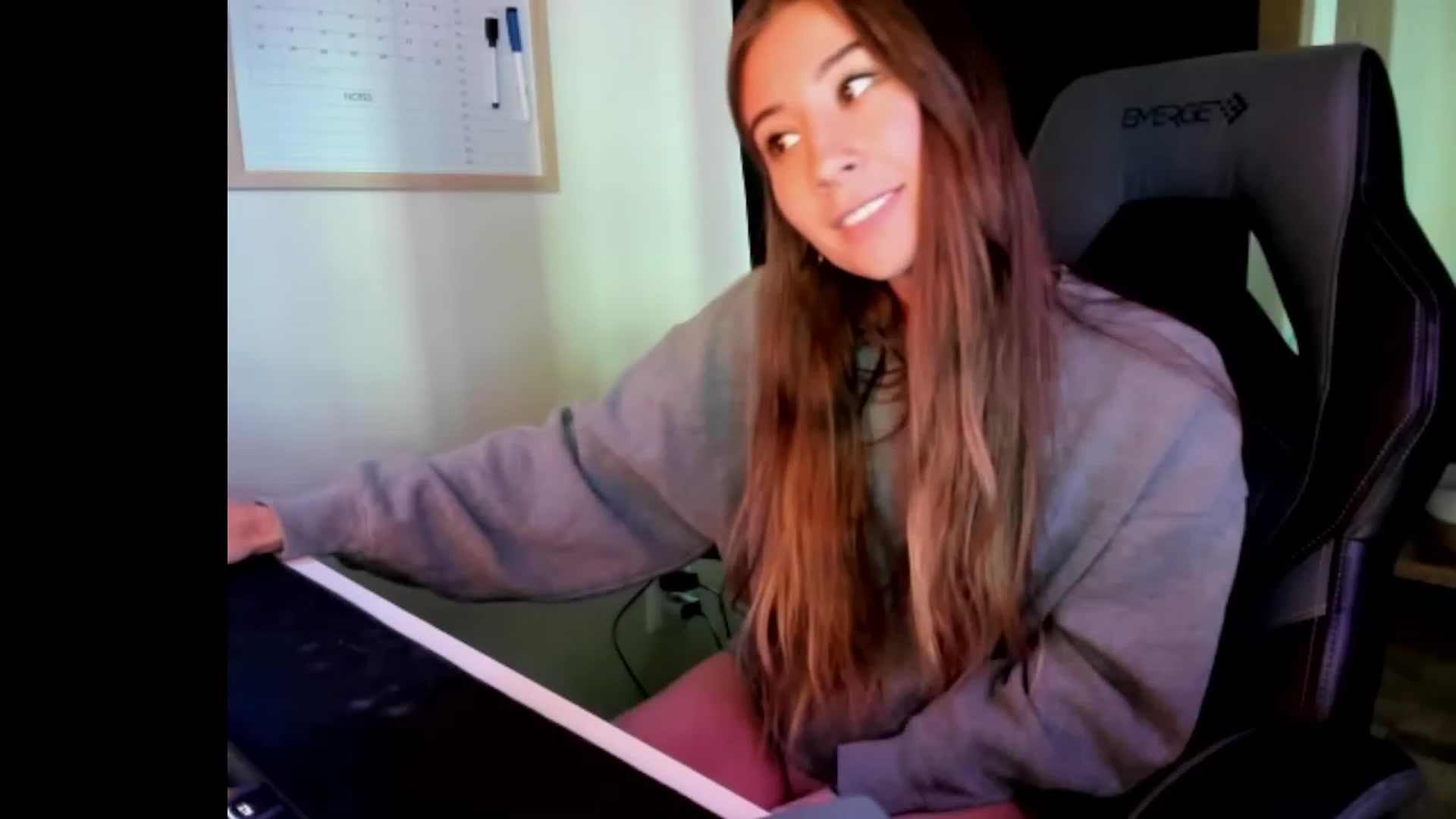 Gallery image thumbnail from lory_babygirl's myfreecams stream on, 08/30/2023, 16:05 image 4 of 20