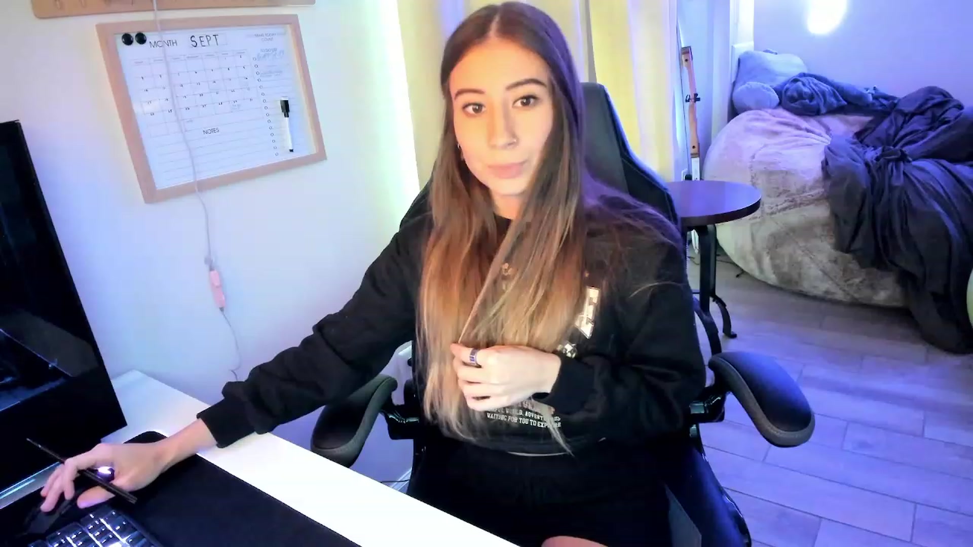 Gallery image thumbnail from lory_babygirl's myfreecams stream on, 09/12/2023, 17:00 image 9 of 20