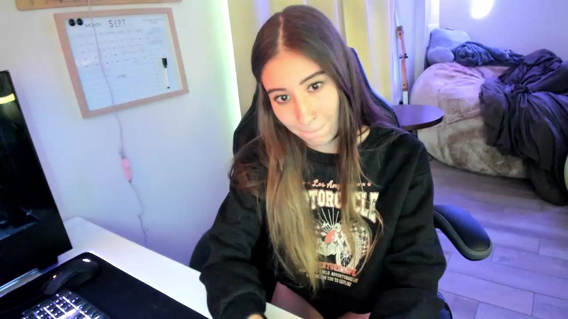 Gallery image thumbnail from lory_babygirl's myfreecams stream on, 09/12/2023, 20:03 image 18 of 20