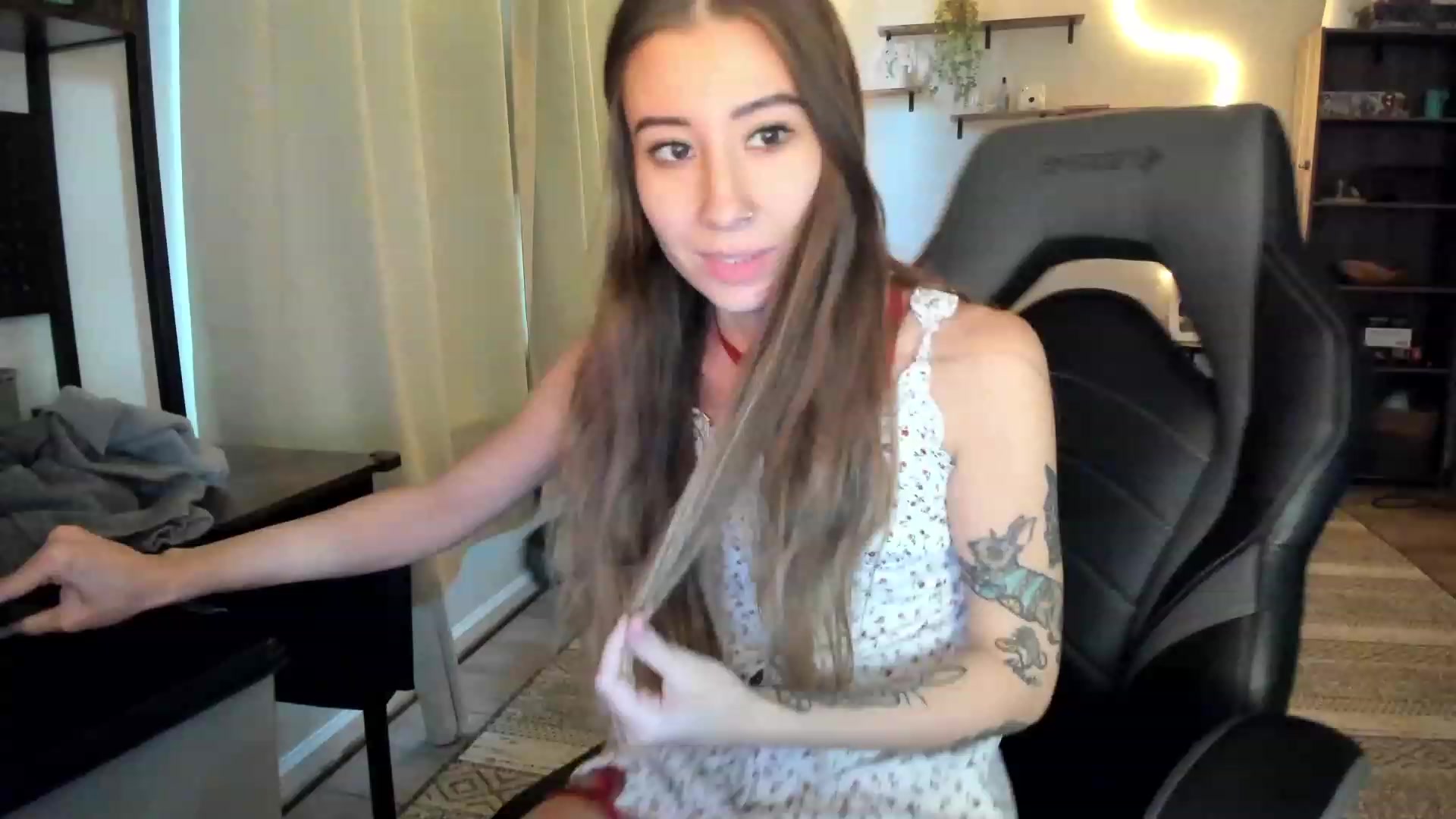 Gallery image thumbnail from lory_babygirl's myfreecams stream on, 10/19/2023, 17:57 image 14 of 20