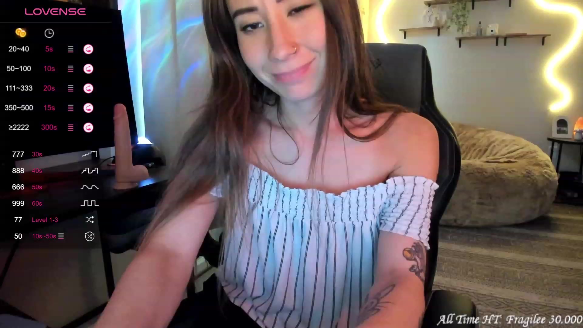Gallery image thumbnail from lory_babygirl's myfreecams stream on, 10/20/2023, 19:18 image 9 of 20