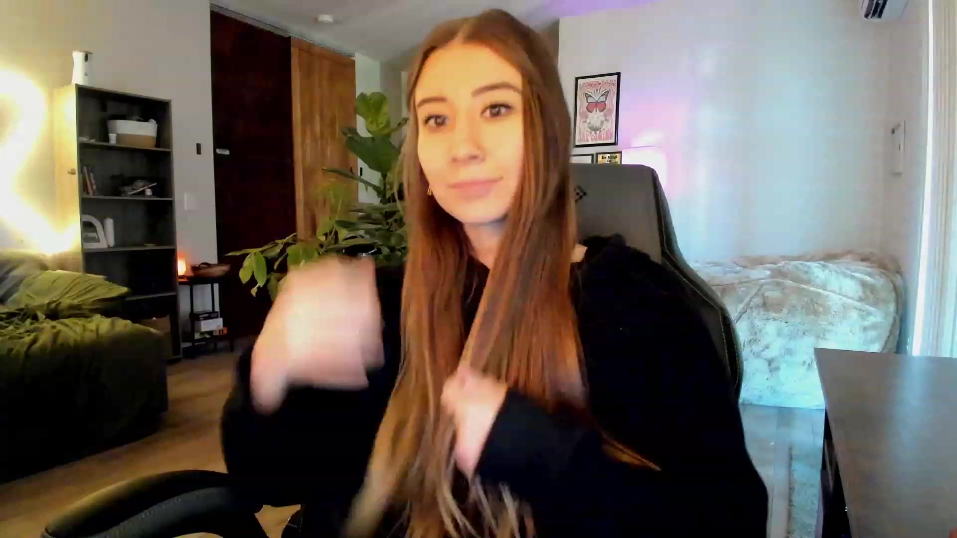 Gallery image thumbnail from lory_babygirl's myfreecams stream on, 11/16/2023, 15:14 image 4 of 20
