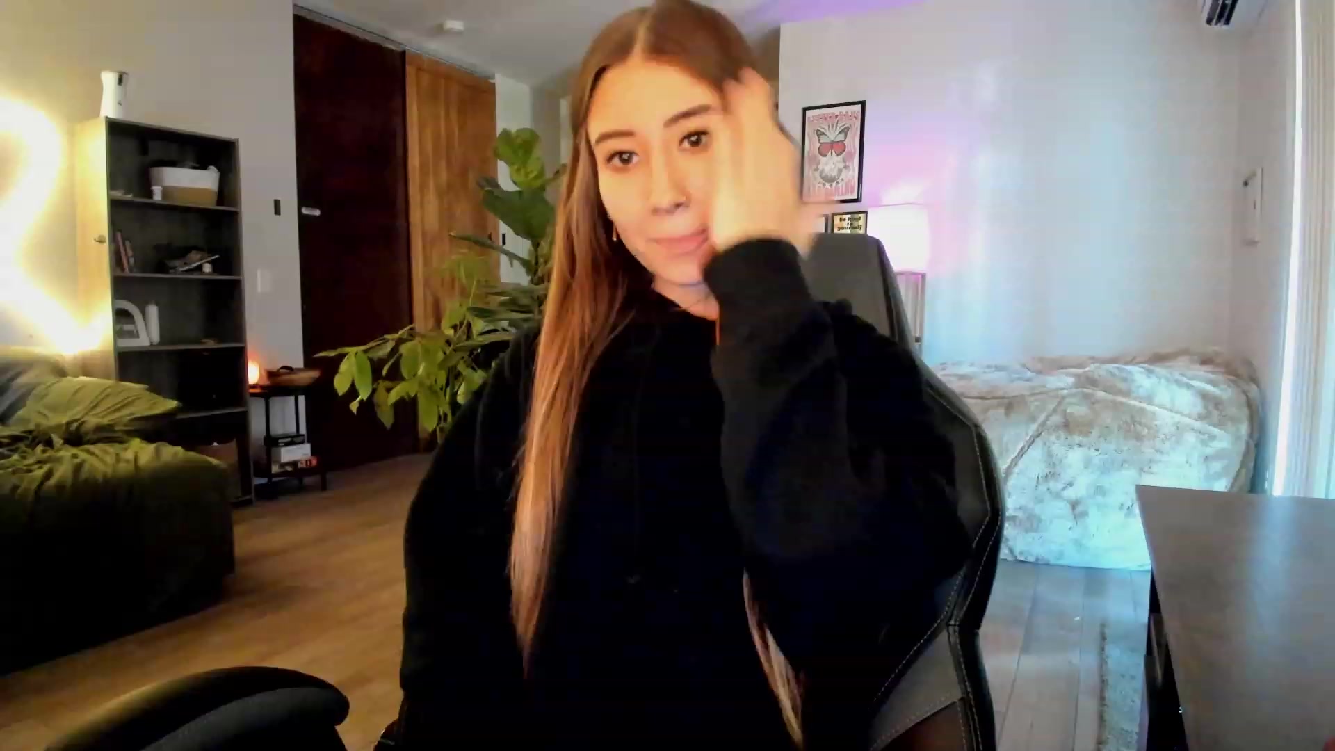 Gallery image thumbnail from lory_babygirl's myfreecams stream on, 11/16/2023, 15:14 image 2 of 20