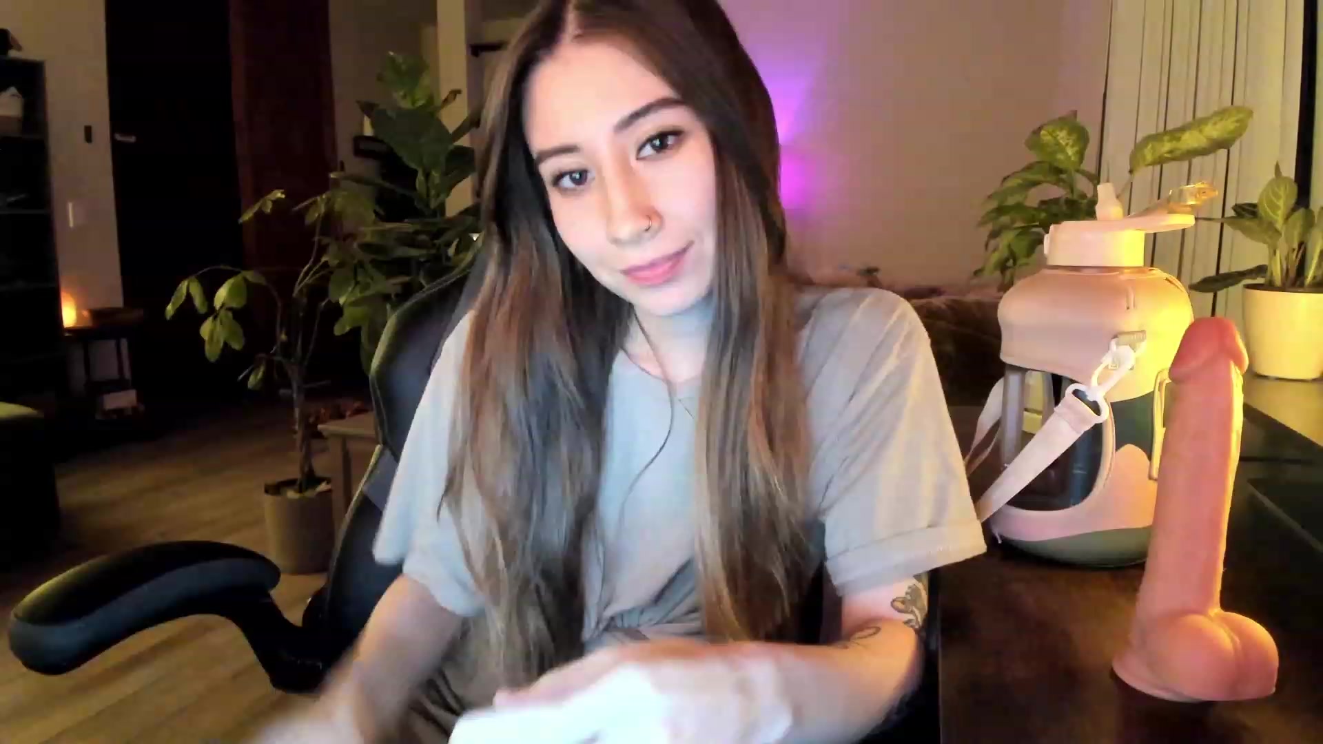 Gallery image thumbnail from lory_babygirl's myfreecams stream on, 11/23/2023, 24:31 image 17 of 20