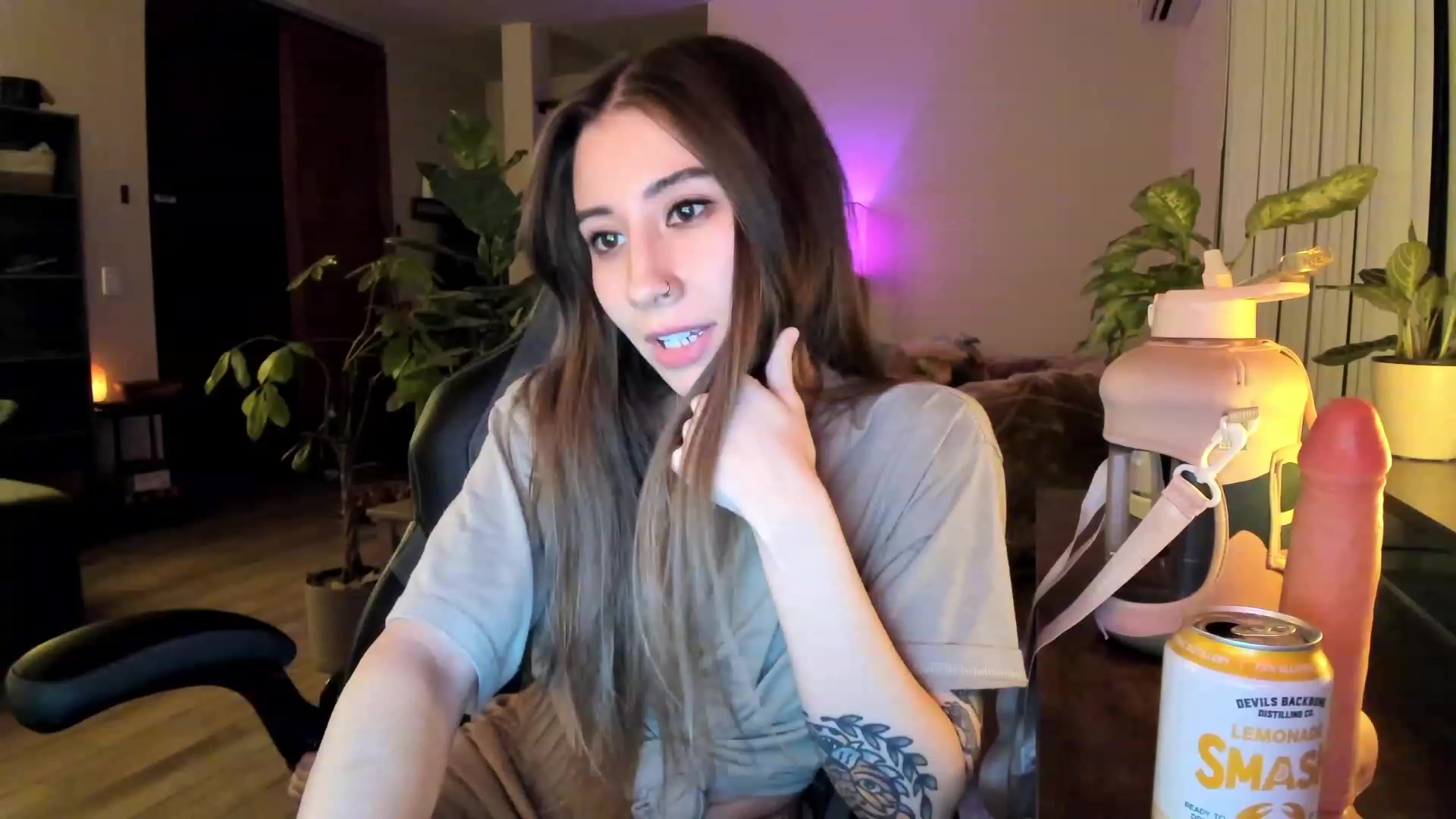 Gallery image thumbnail from lory_babygirl's myfreecams stream on, 11/23/2023, 24:31 image 19 of 20