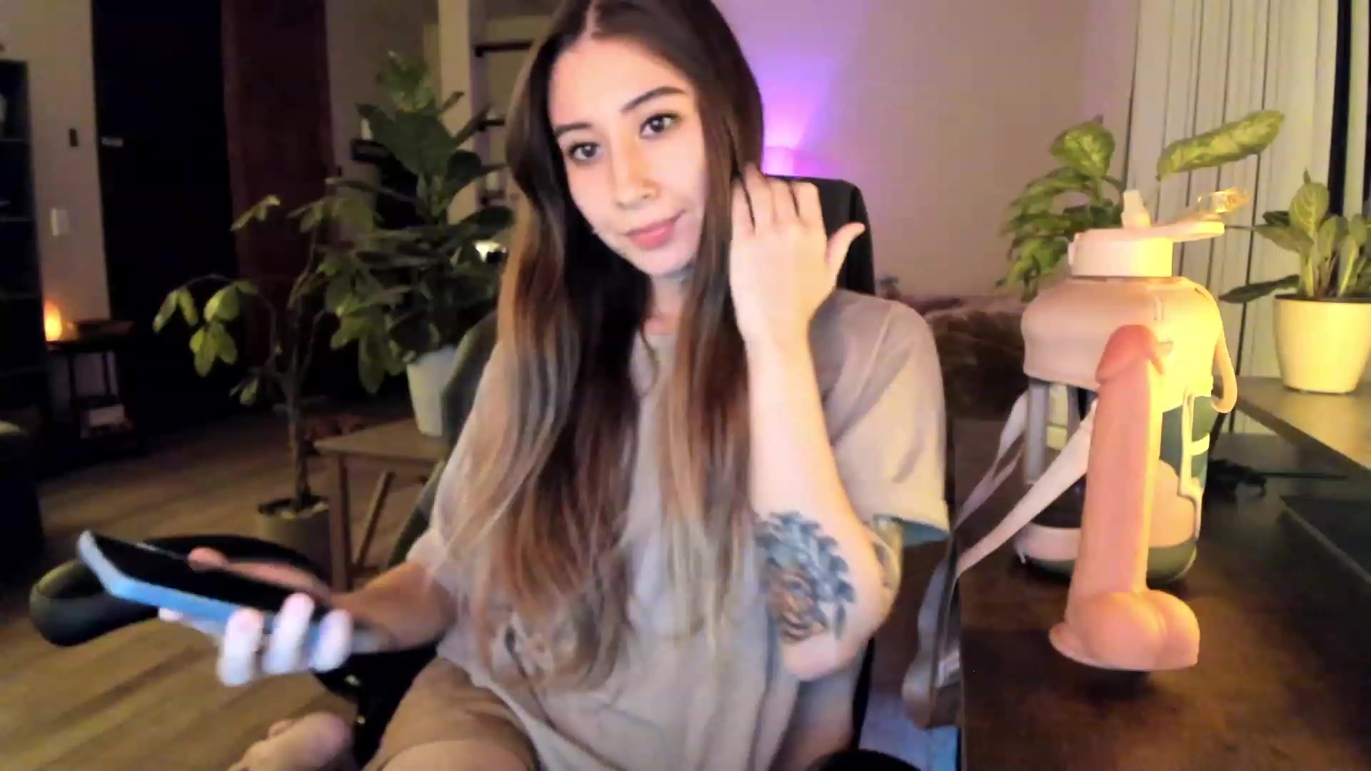 Gallery image thumbnail from lory_babygirl's myfreecams stream on, 11/23/2023, 24:31 image 16 of 20