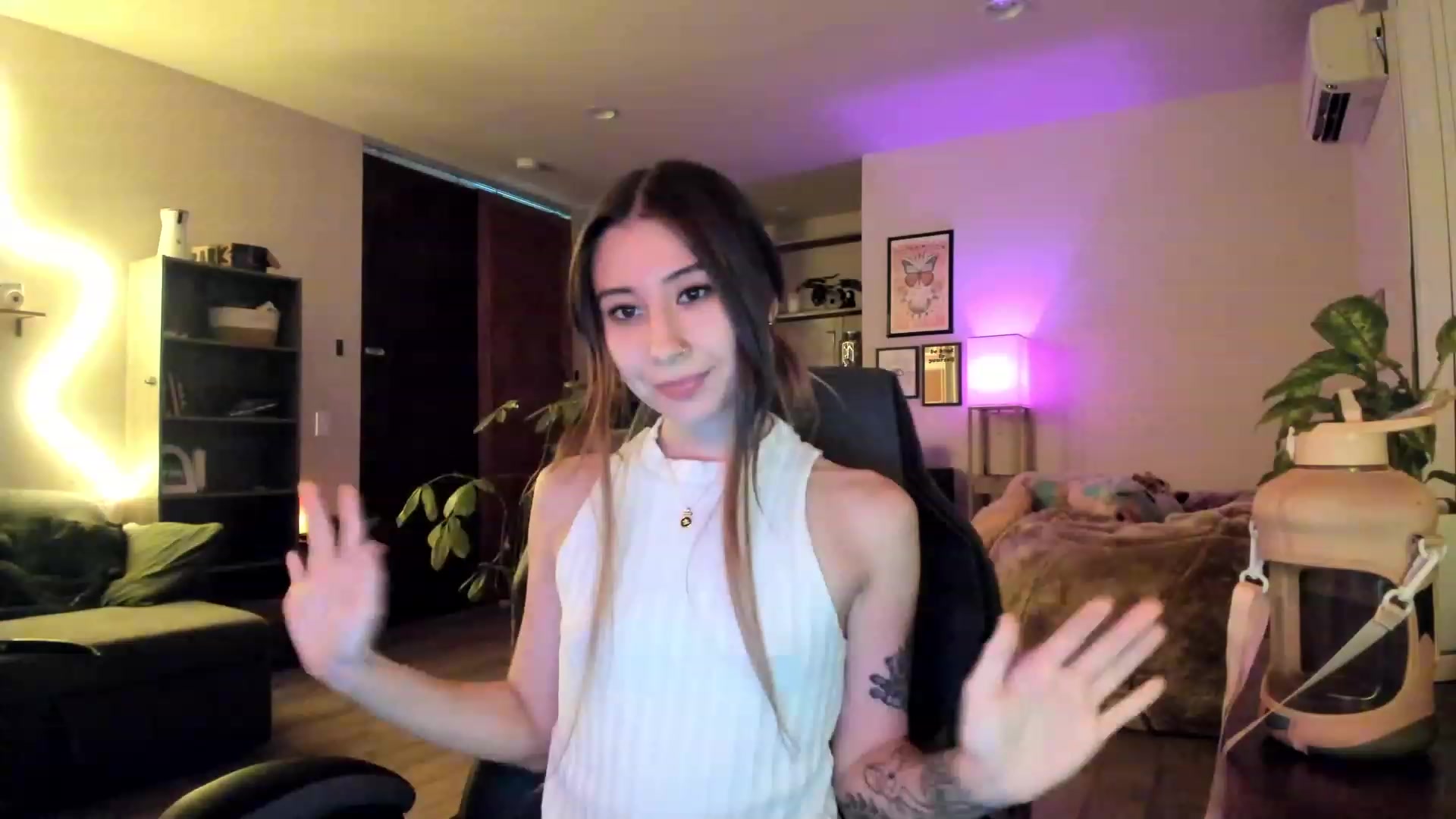 Gallery image thumbnail from lory_babygirl's myfreecams stream on, 11/23/2023, 05:03 image 20 of 20