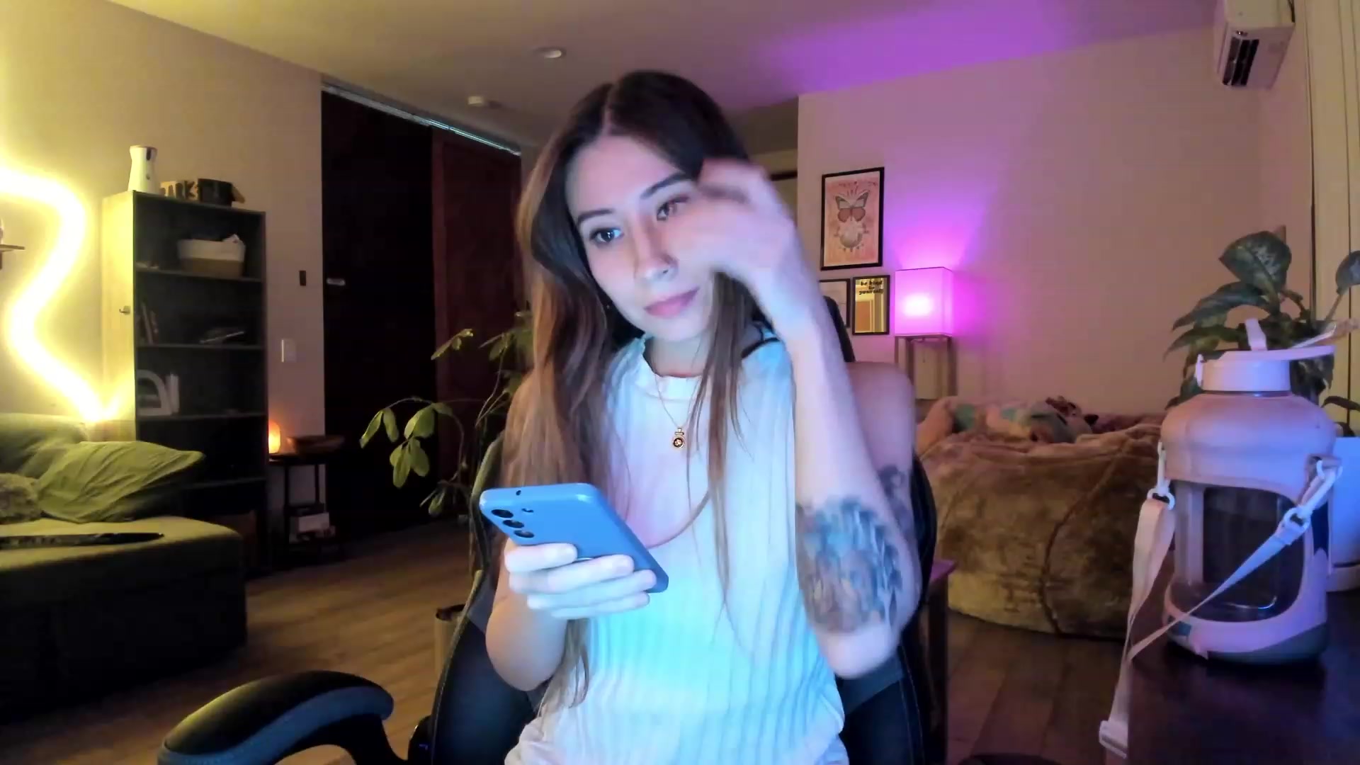 Gallery image thumbnail from lory_babygirl's myfreecams stream on, 11/23/2023, 05:03 image 10 of 20