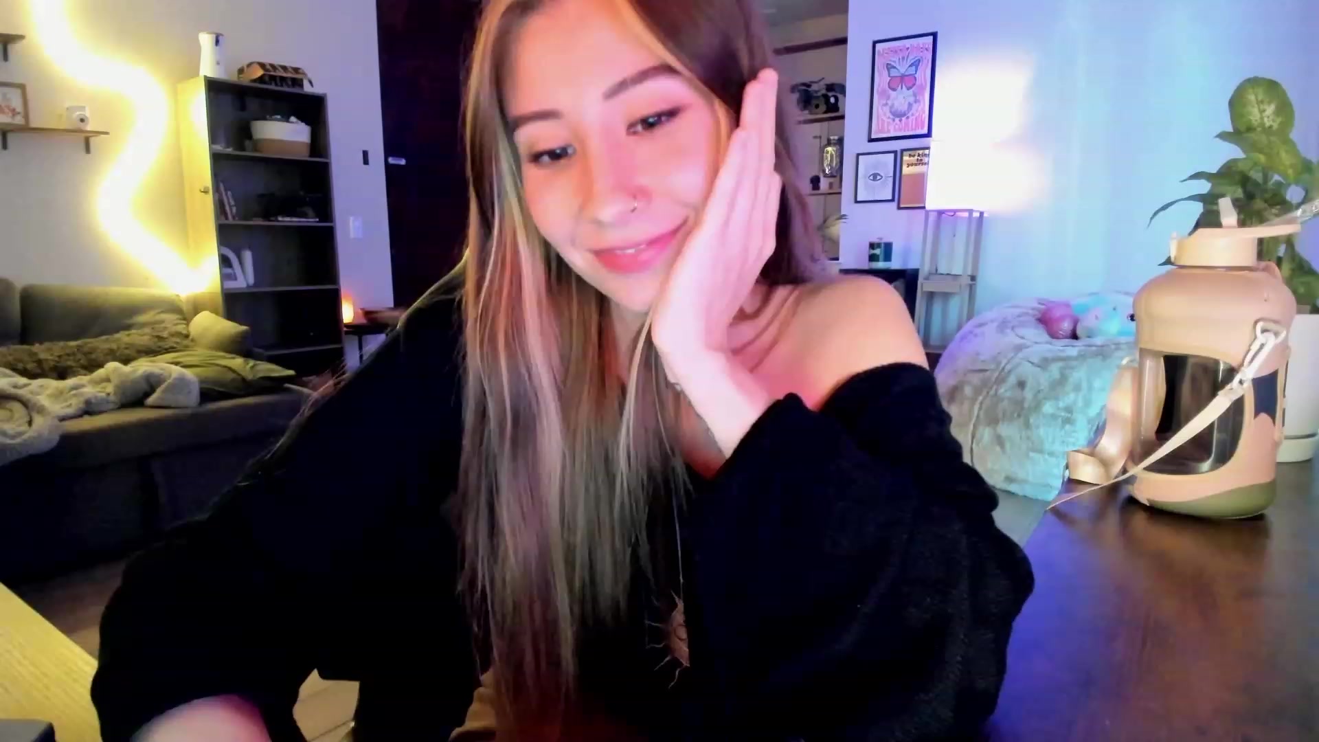 Gallery image thumbnail from lory_babygirl's myfreecams stream on, 11/29/2023, 19:03 image 12 of 20