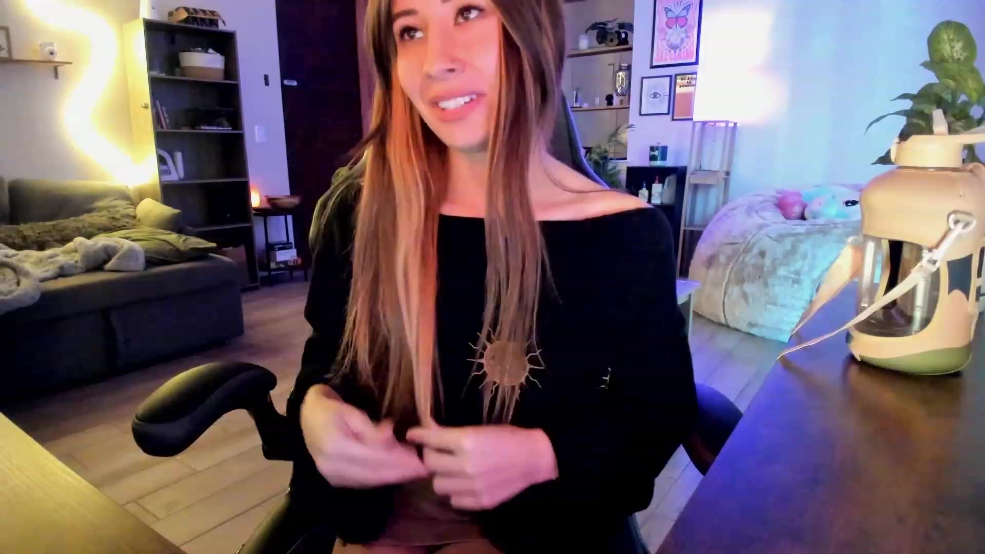 Gallery image thumbnail from lory_babygirl's myfreecams stream on, 11/29/2023, 21:28 image 3 of 20