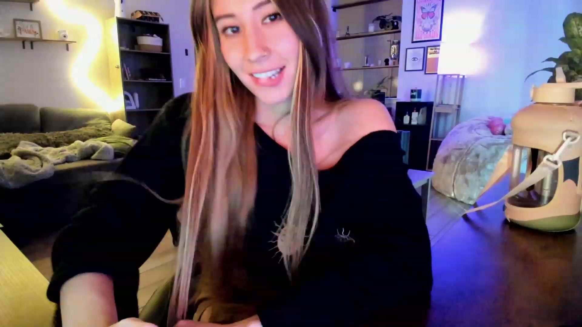 Gallery image thumbnail from lory_babygirl's myfreecams stream on, 11/29/2023, 21:28 image 13 of 20