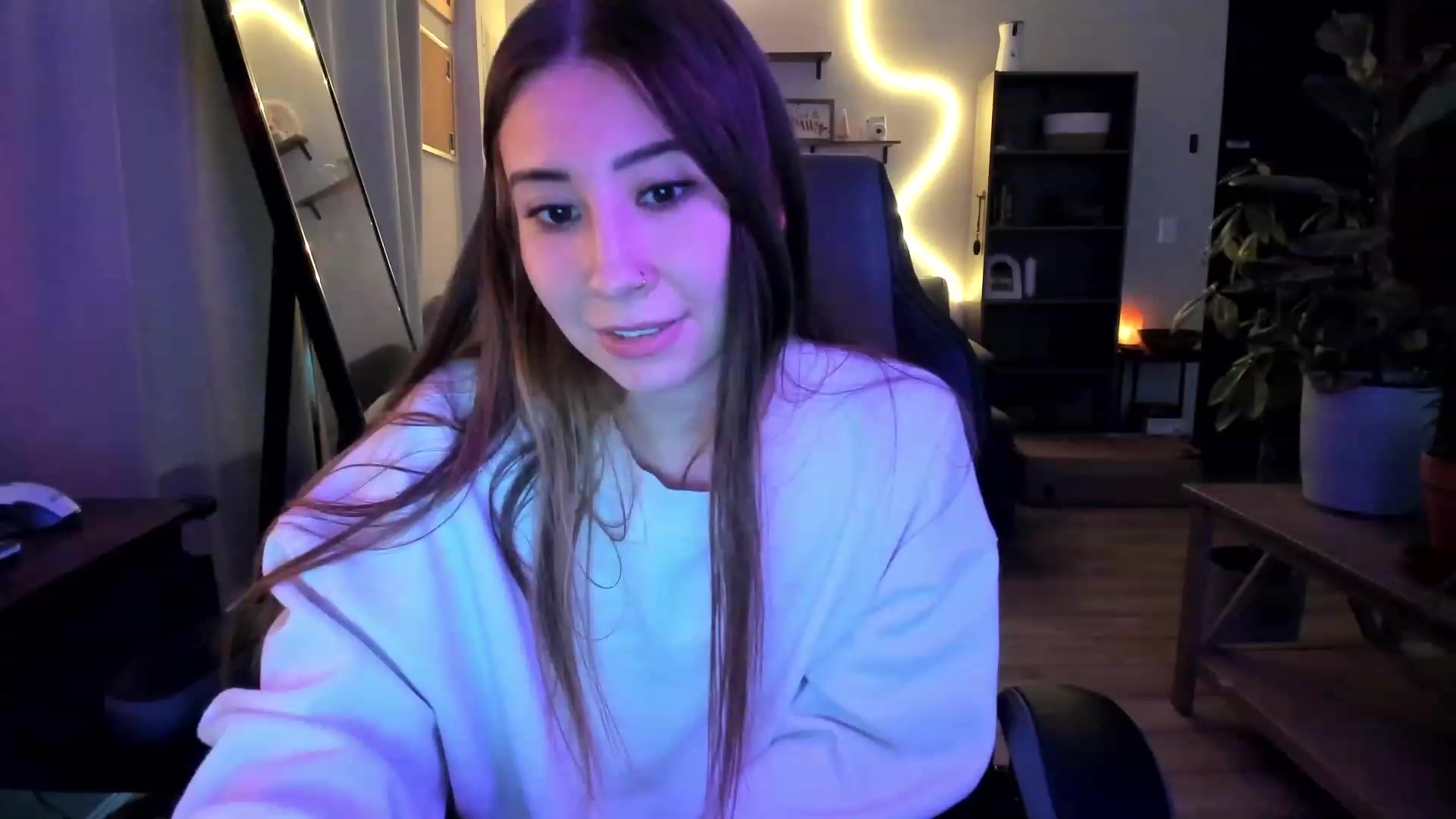 Gallery image thumbnail from lory_babygirl's myfreecams stream on, 12/20/2023, 20:30 image 7 of 20