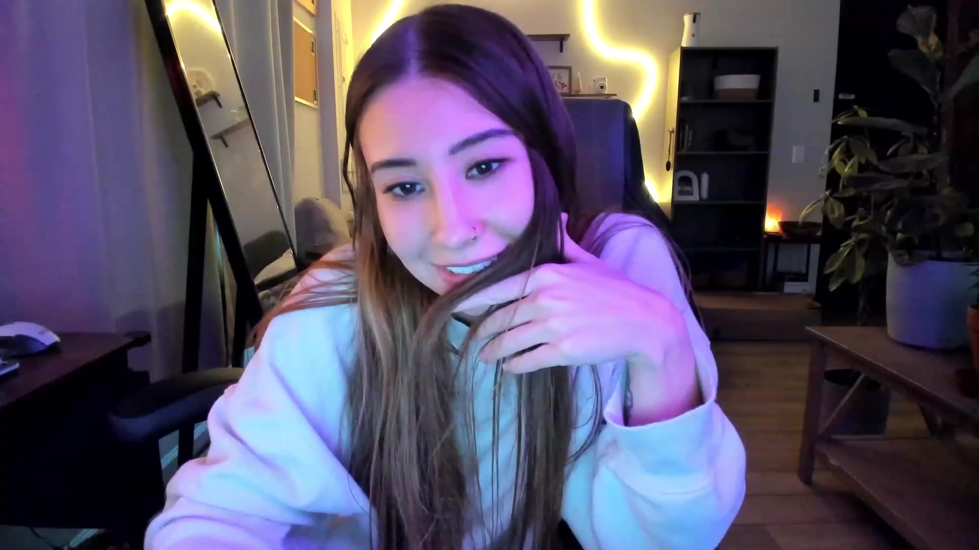 Gallery image thumbnail from lory_babygirl's myfreecams stream on, 12/20/2023, 20:30 image 12 of 20