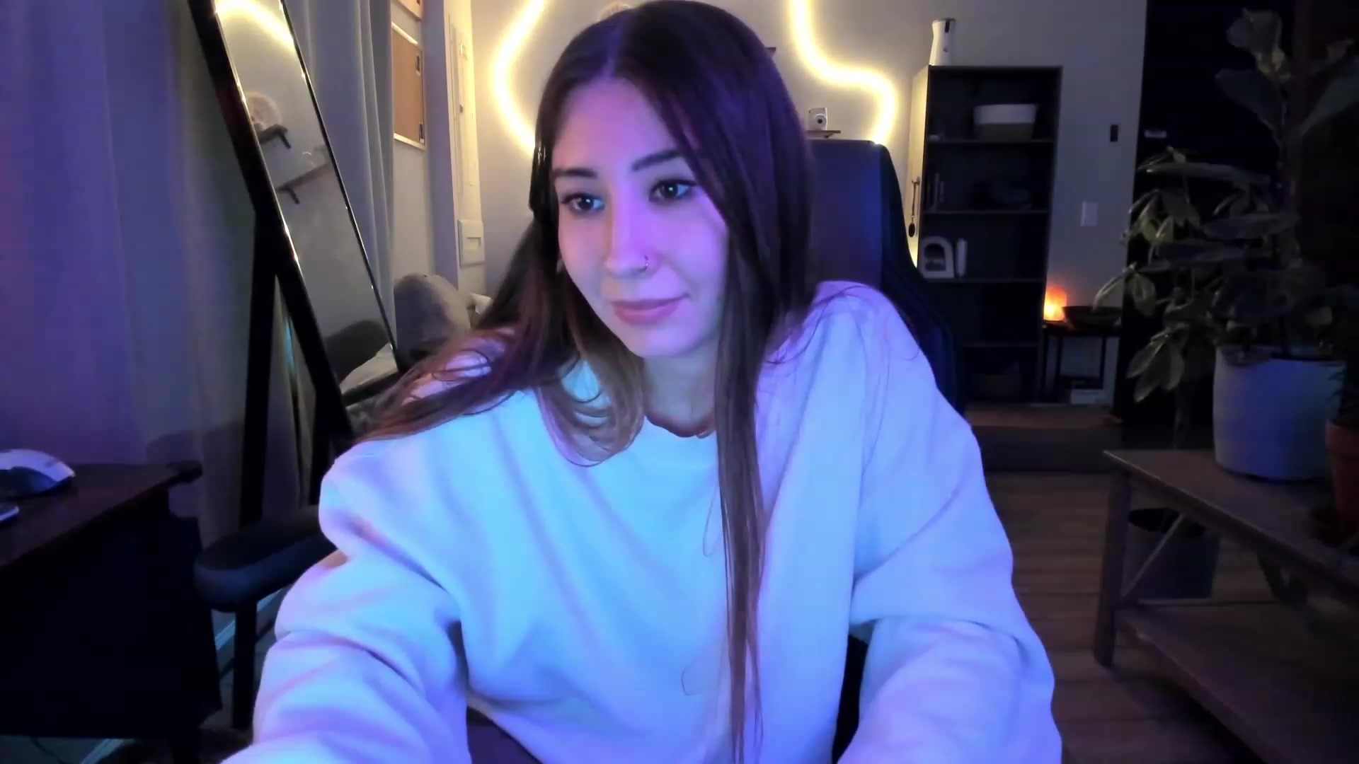 Gallery image thumbnail from lory_babygirl's myfreecams stream on, 12/20/2023, 20:30 image 6 of 20