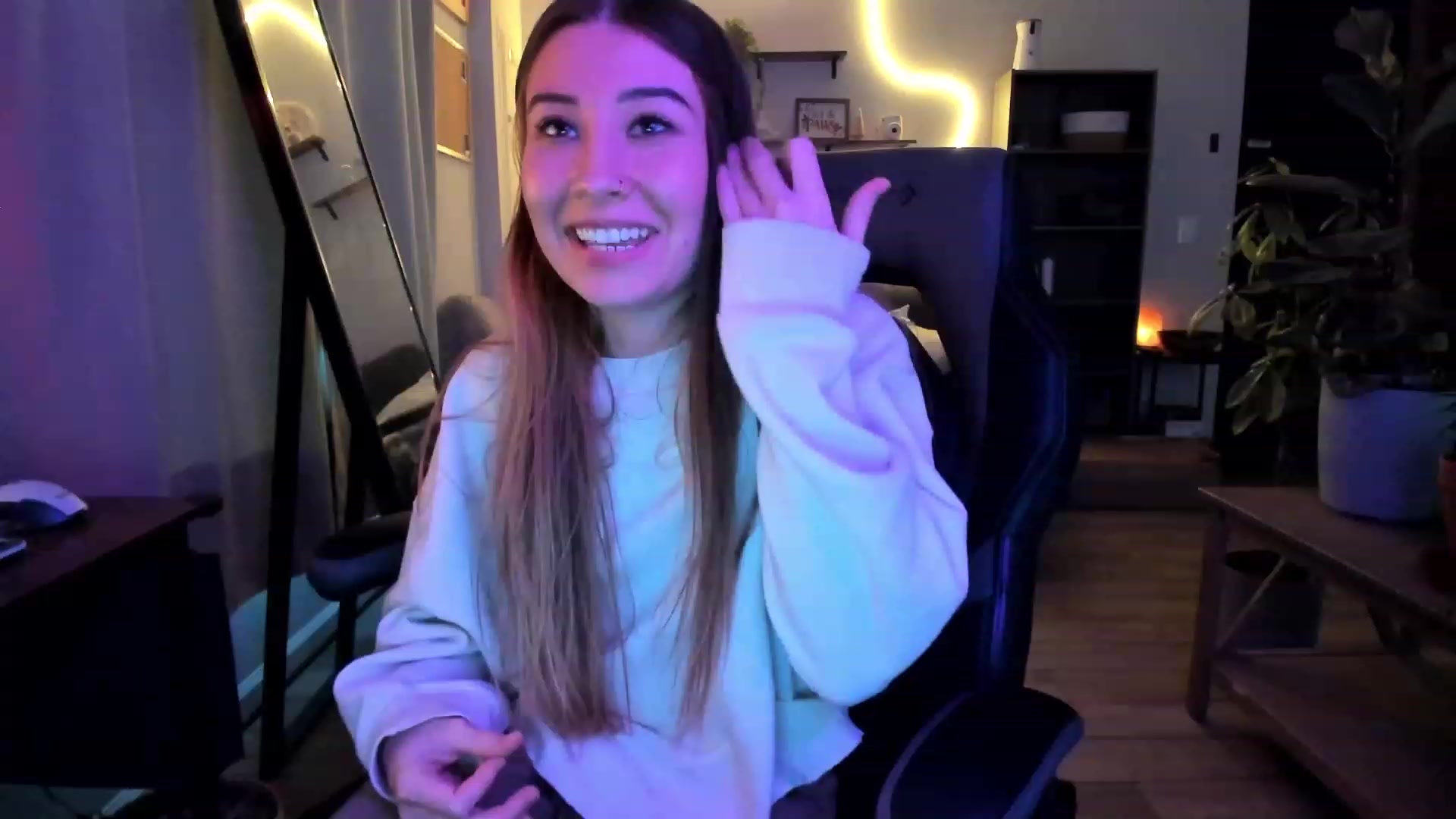 Gallery image thumbnail from lory_babygirl's myfreecams stream on, 12/20/2023, 20:30 image 13 of 20