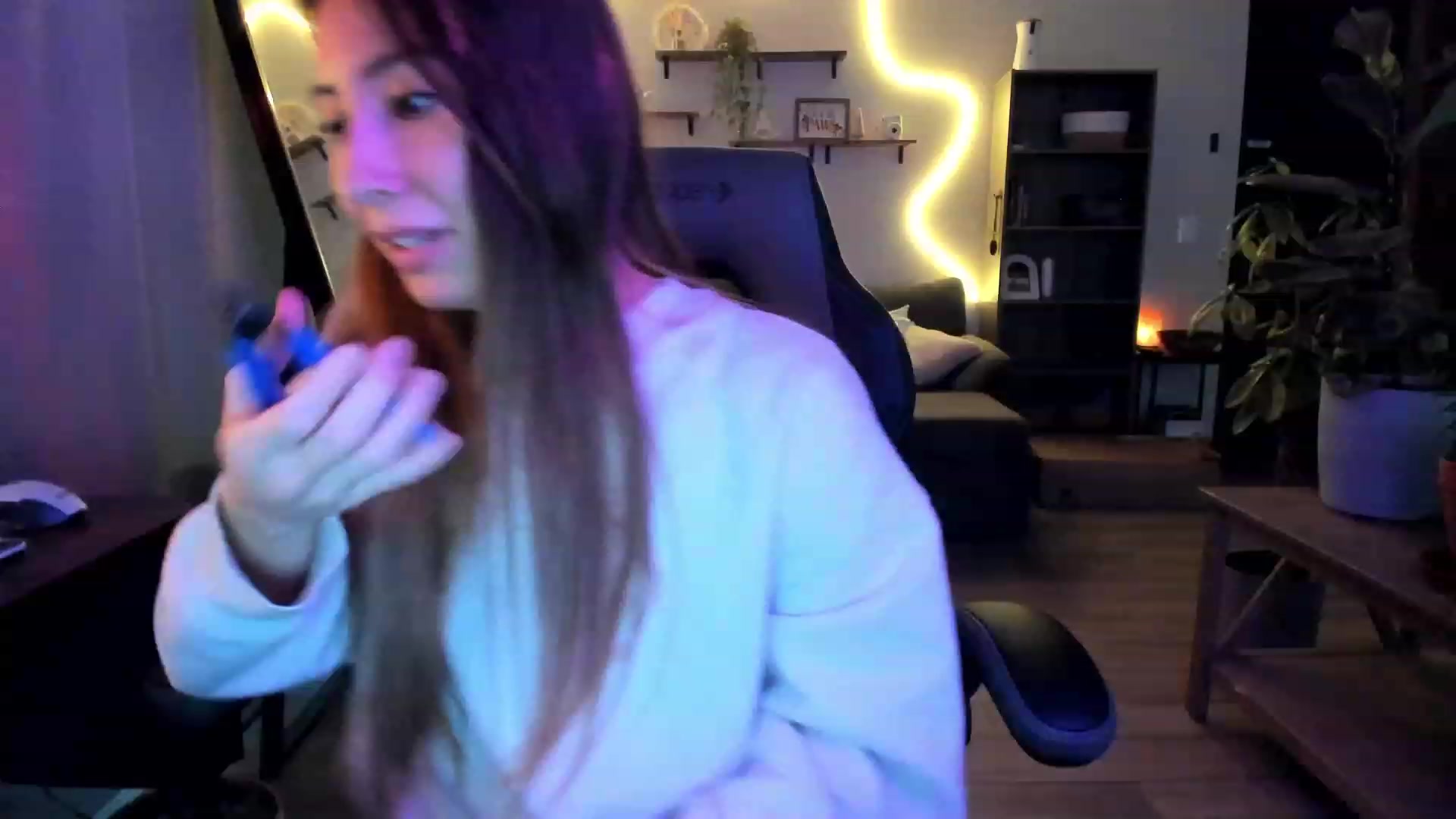 Gallery image thumbnail from lory_babygirl's myfreecams stream on, 12/20/2023, 20:30 image 17 of 20