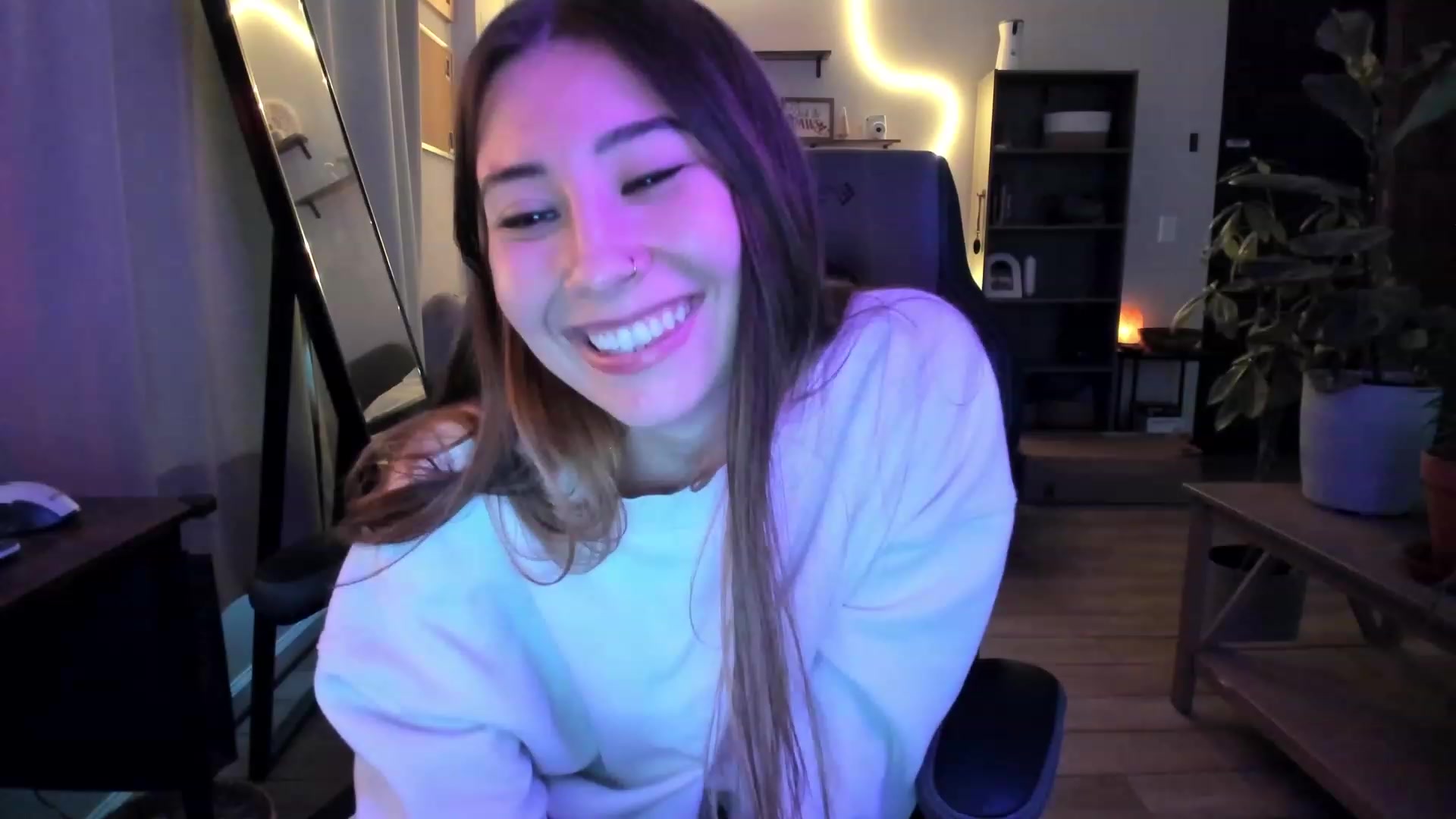 Gallery image thumbnail from lory_babygirl's myfreecams stream on, 12/20/2023, 20:30 image 5 of 20