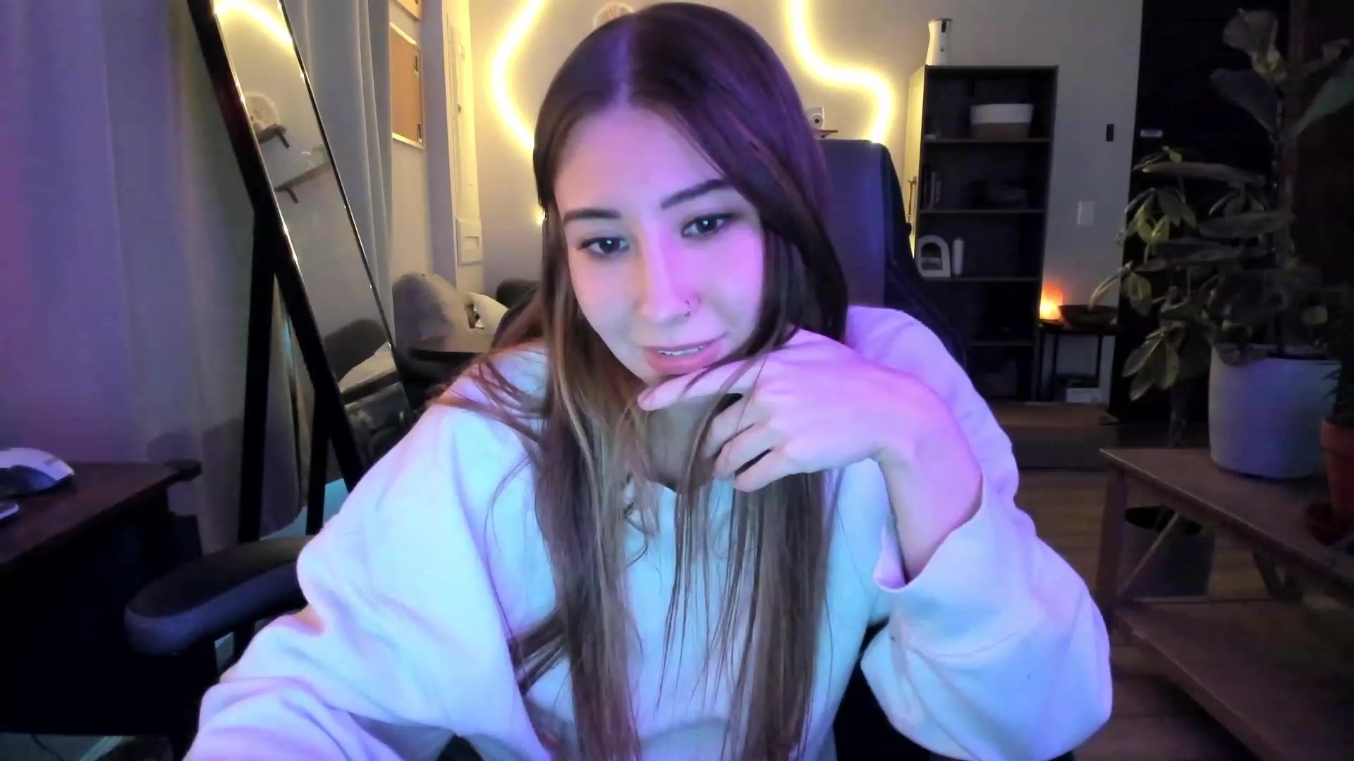 Gallery image thumbnail from lory_babygirl's myfreecams stream on, 12/20/2023, 20:30 image 3 of 20