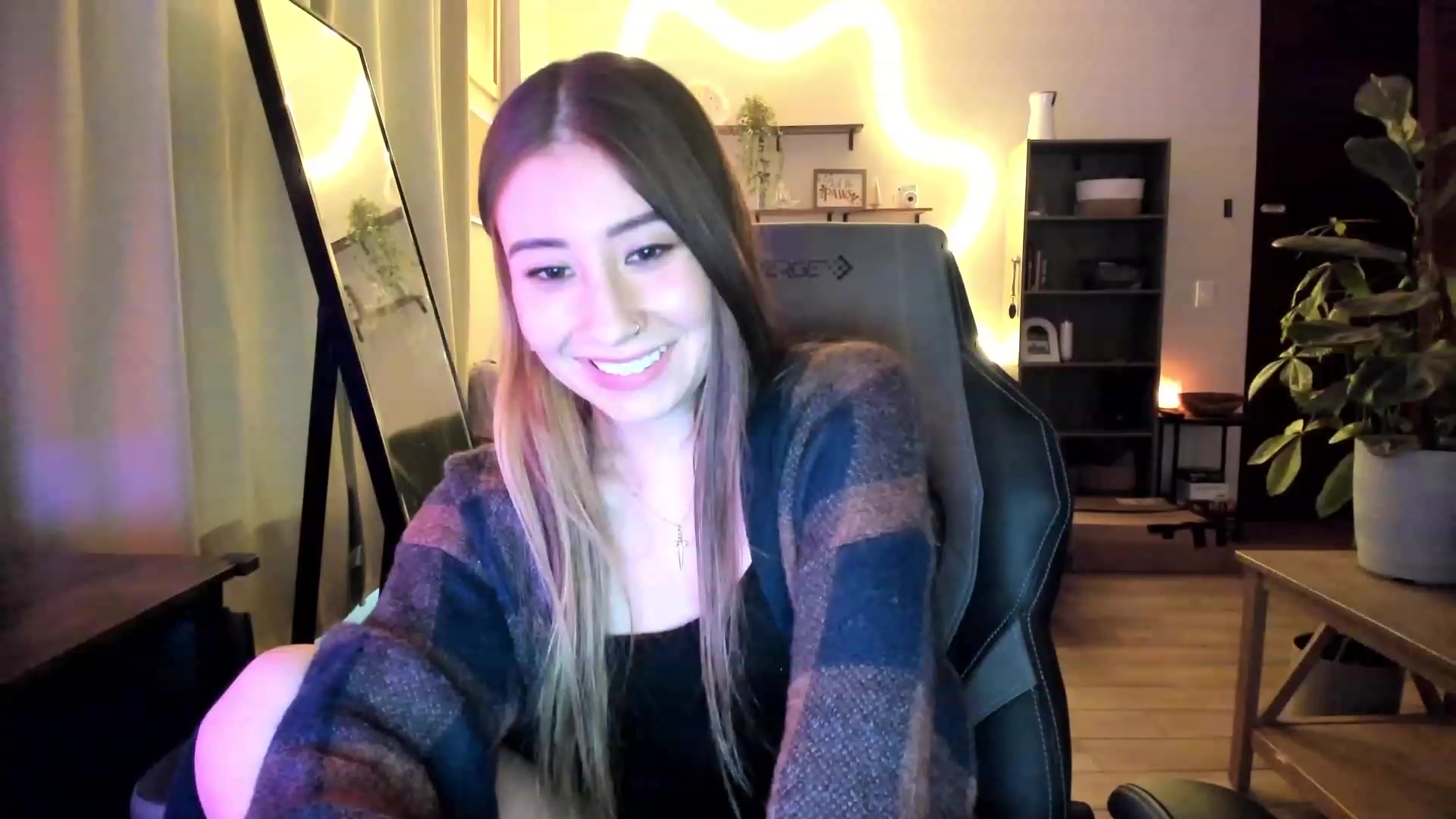 Gallery image thumbnail from lory_babygirl's myfreecams stream on, 12/21/2023, 21:07 image 13 of 20