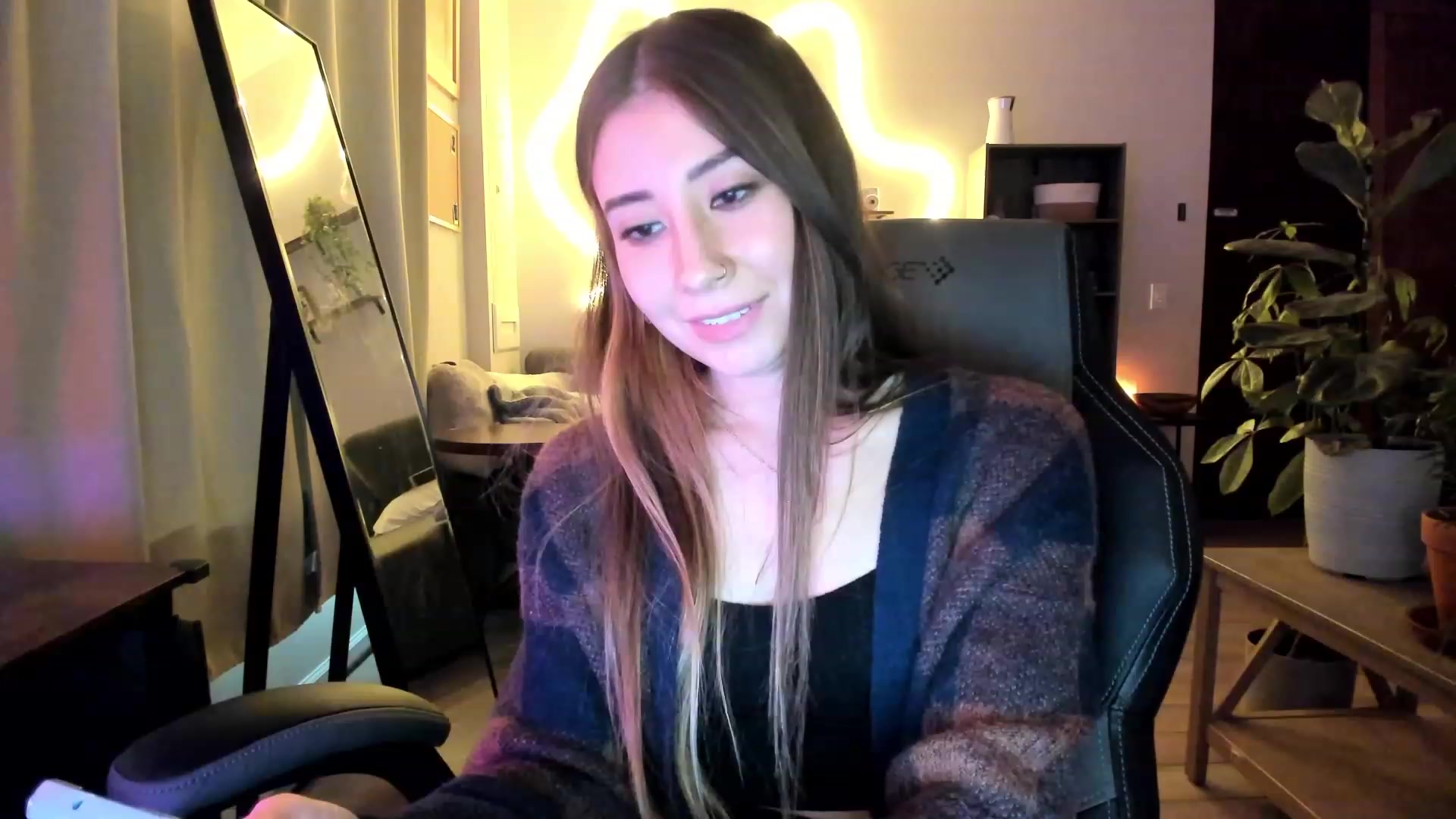 Gallery image thumbnail from lory_babygirl's myfreecams stream on, 12/21/2023, 21:07 image 16 of 20