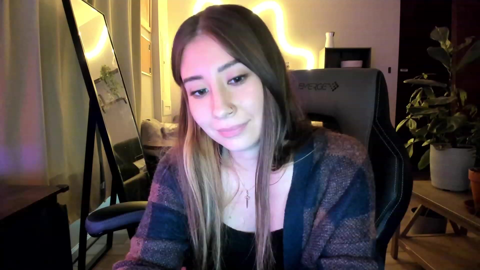 Gallery image thumbnail from lory_babygirl's myfreecams stream on, 12/21/2023, 21:07 image 17 of 20