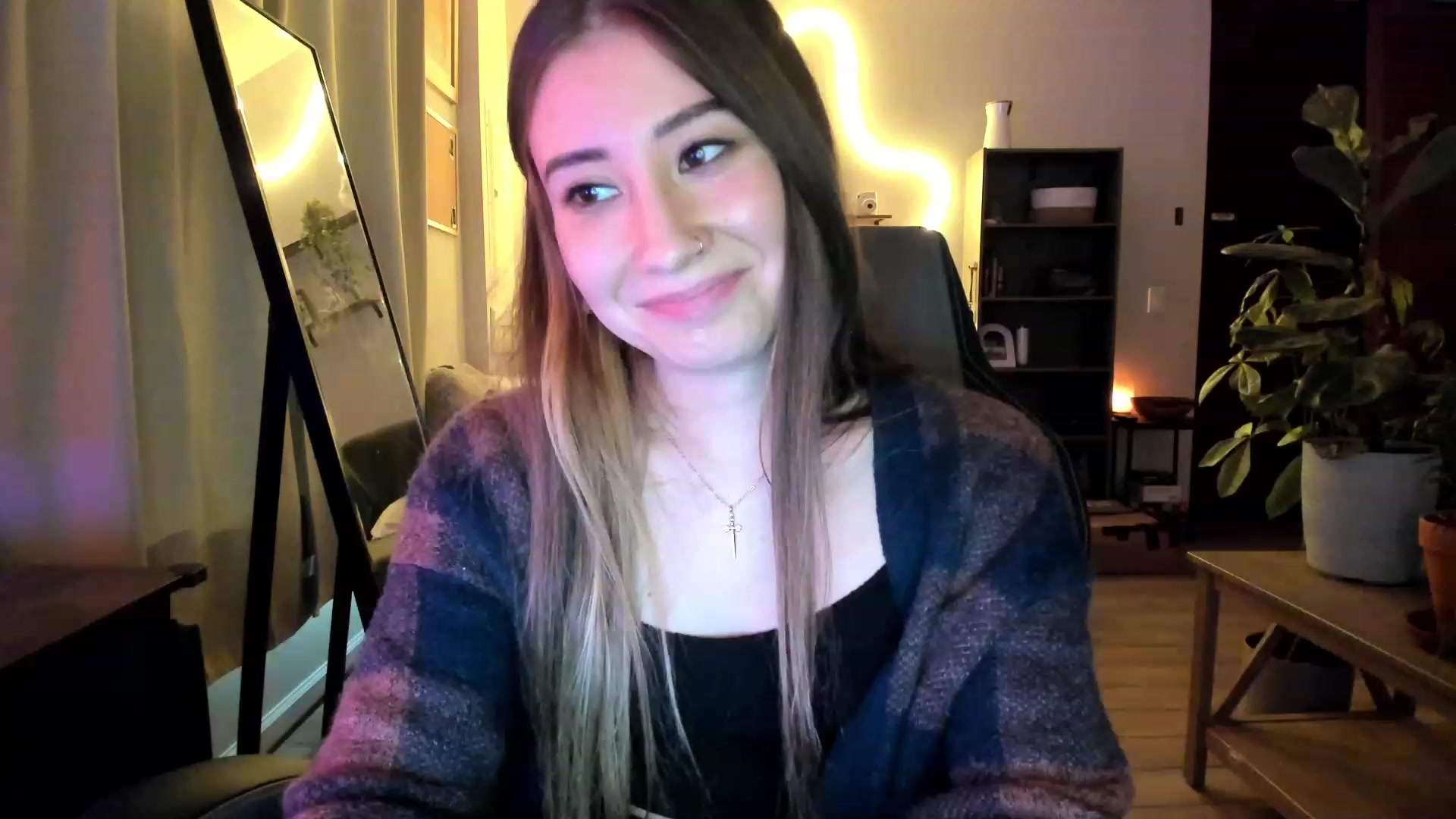 Gallery image thumbnail from lory_babygirl's myfreecams stream on, 12/21/2023, 21:07 image 15 of 20