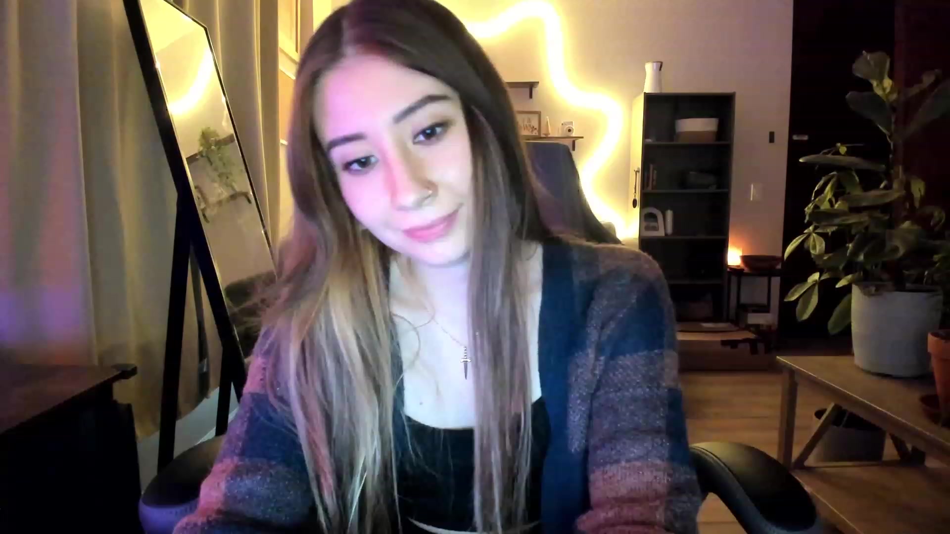 Gallery image thumbnail from lory_babygirl's myfreecams stream on, 12/21/2023, 21:07 image 20 of 20