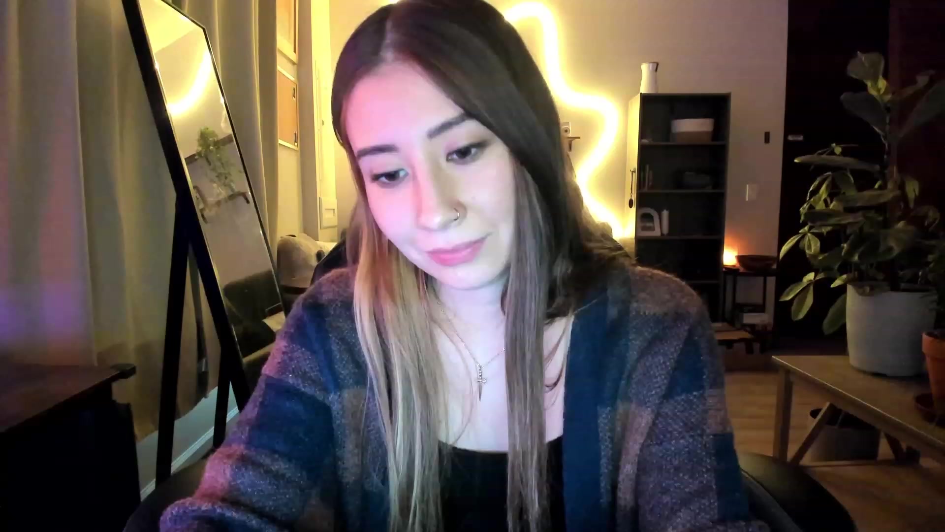 Gallery image thumbnail from lory_babygirl's myfreecams stream on, 12/21/2023, 21:07 image 18 of 20