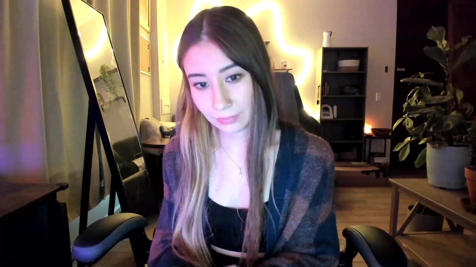 Gallery image thumbnail from lory_babygirl's myfreecams stream on, 12/21/2023, 21:07 image 19 of 20