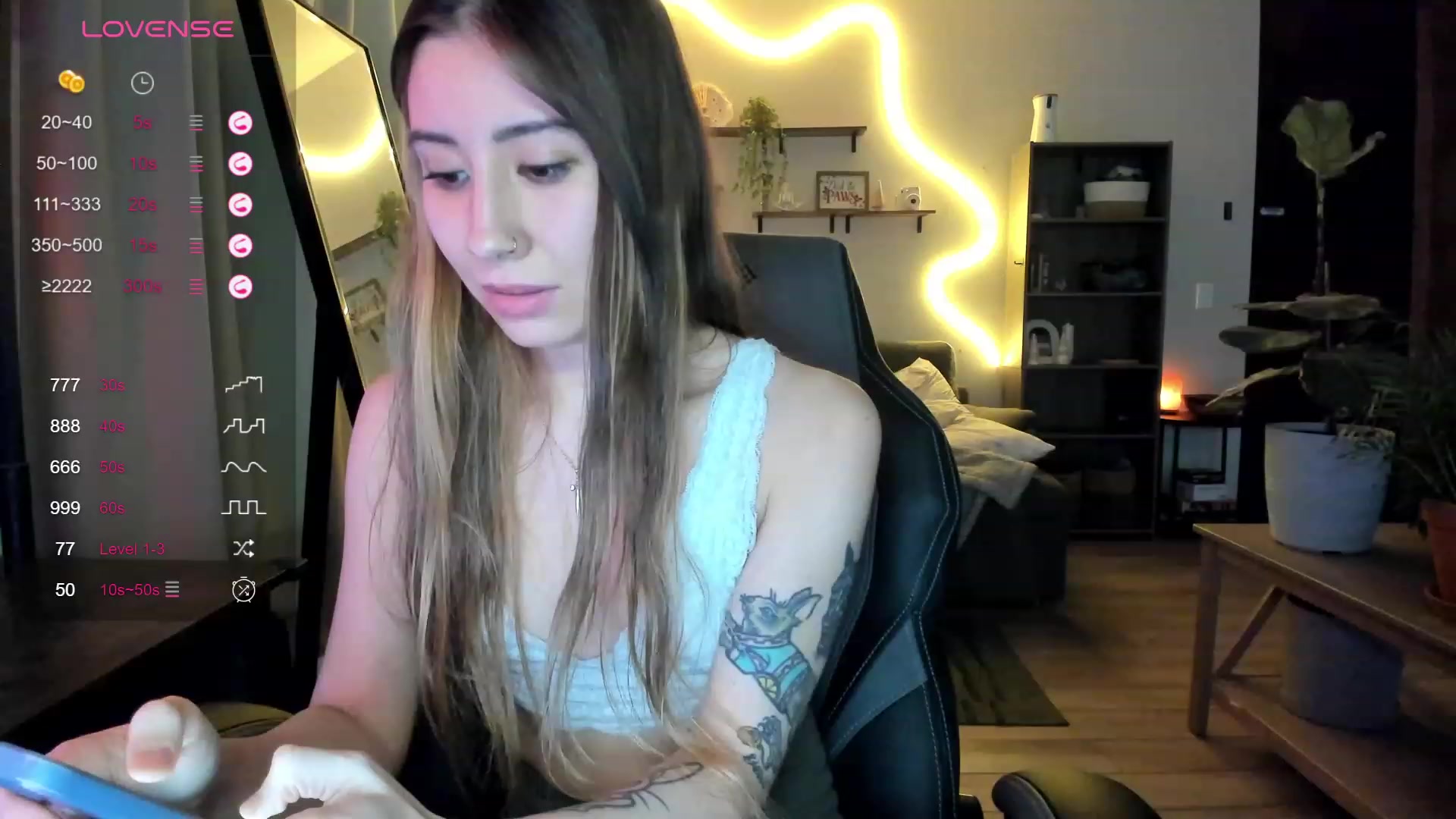 Gallery image thumbnail from lory_babygirl's myfreecams stream on, 12/28/2023, 22:09 image 16 of 20