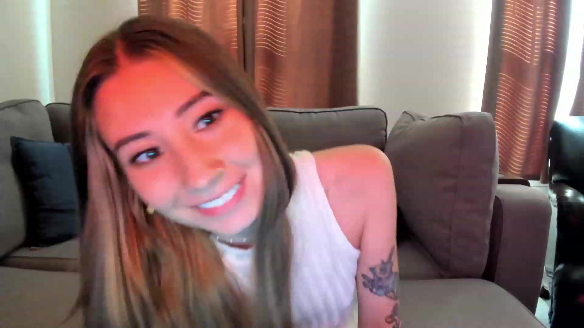 Gallery image thumbnail from lory_babygirl's myfreecams stream on, 01/17/2024, 19:23 image 3 of 20