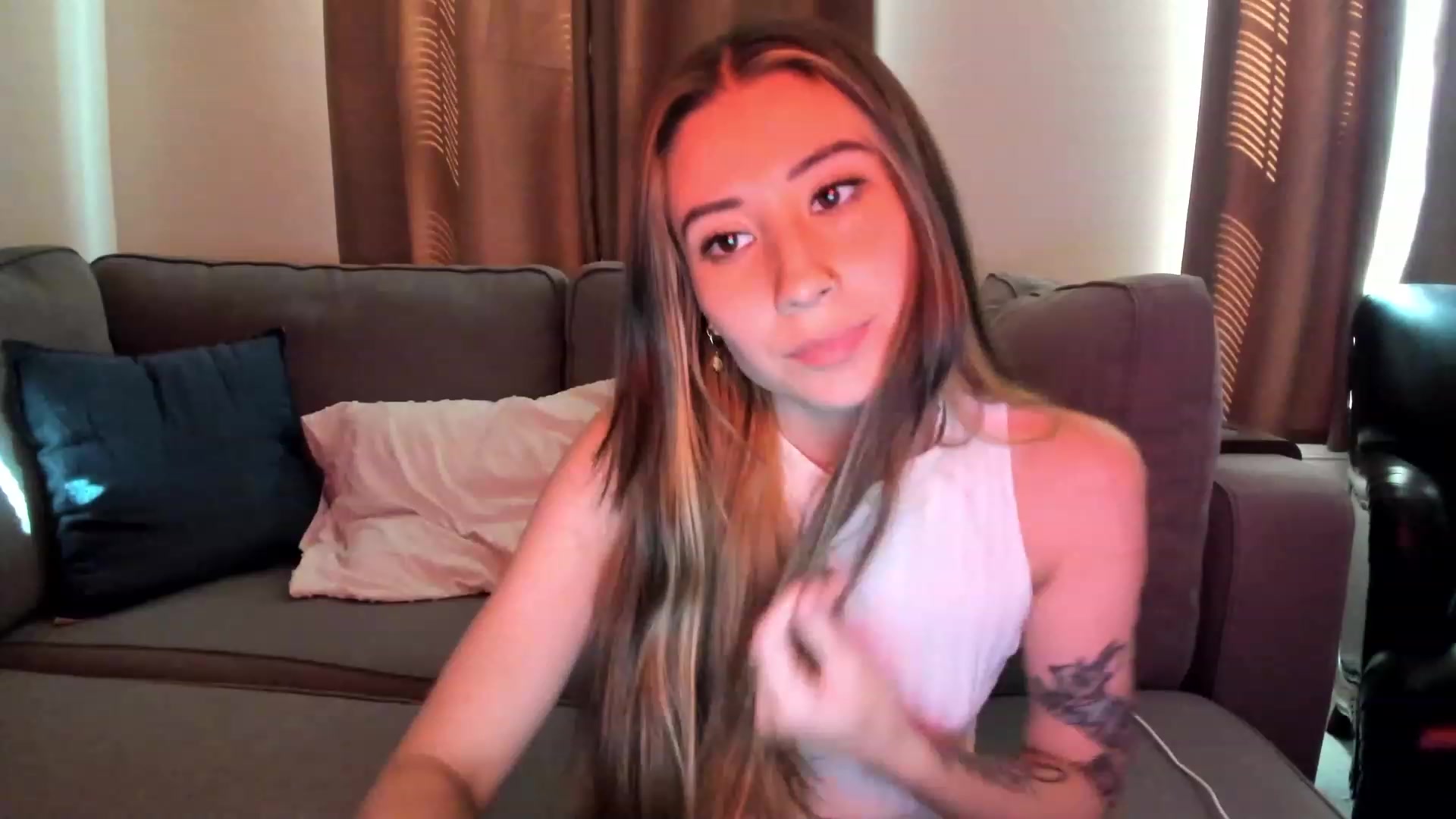 Gallery image thumbnail from lory_babygirl's myfreecams stream on, 01/17/2024, 19:23 image 20 of 20