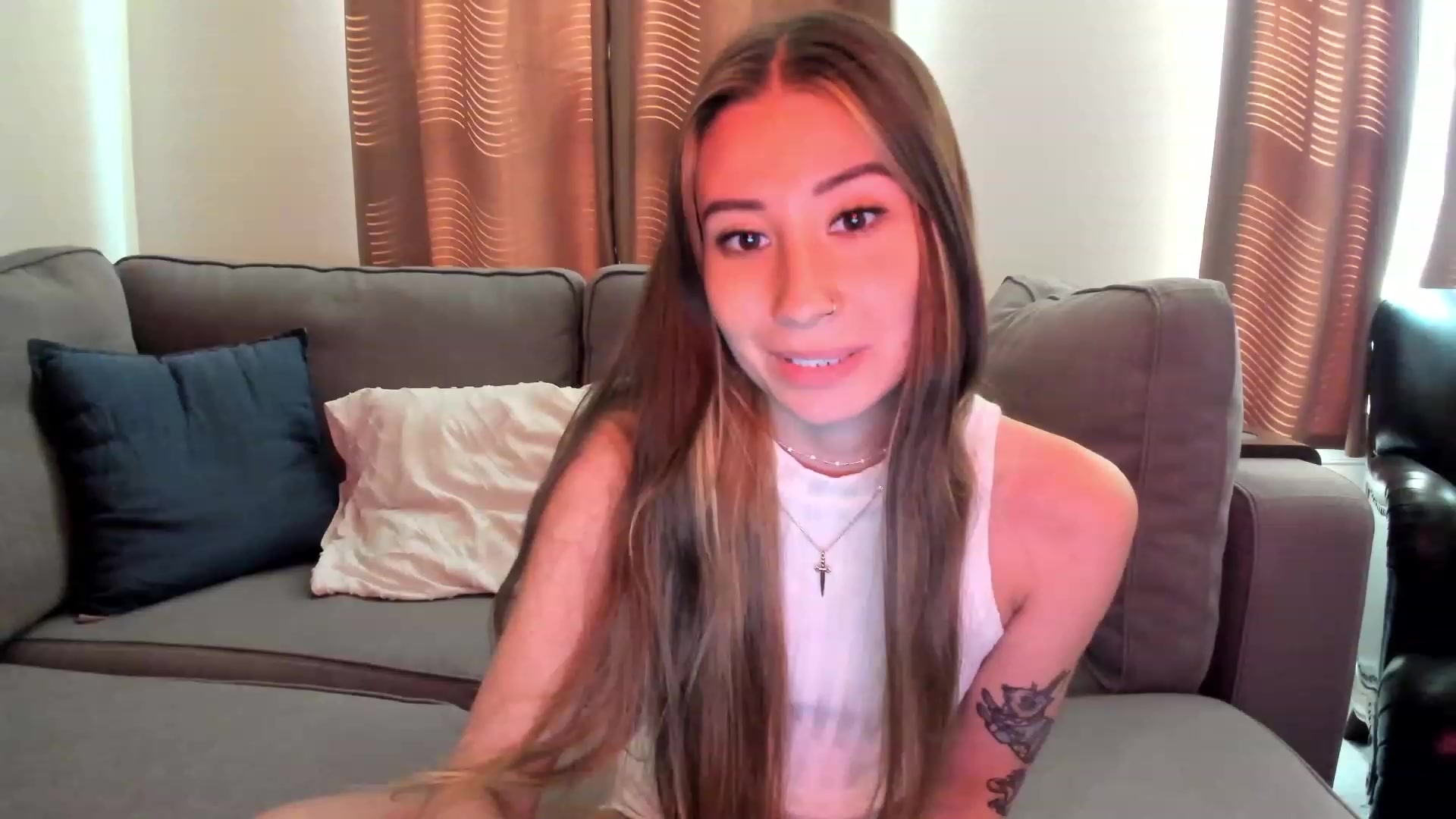 Gallery image thumbnail from lory_babygirl's myfreecams stream on, 01/17/2024, 19:23 image 6 of 20