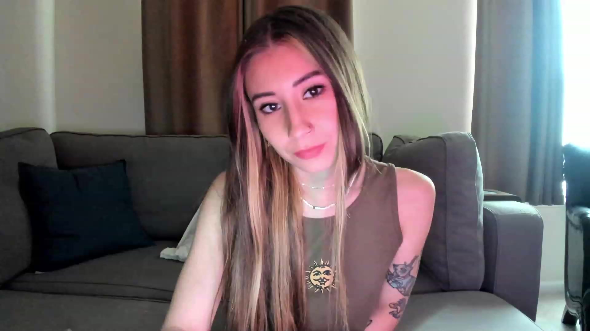 Gallery image thumbnail from lory_babygirl's myfreecams stream on, 01/18/2024, 18:06 image 16 of 20