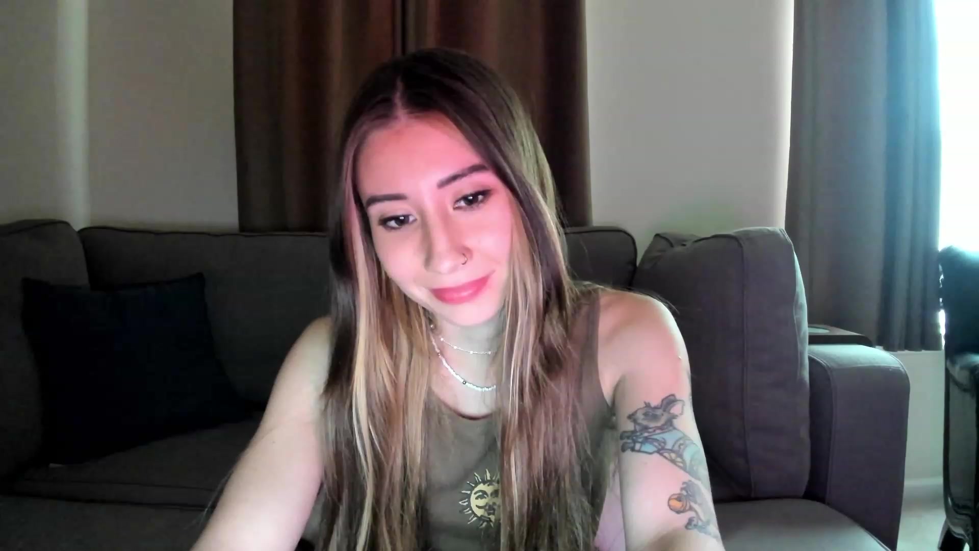 Gallery image thumbnail from lory_babygirl's myfreecams stream on, 01/18/2024, 20:12 image 9 of 20
