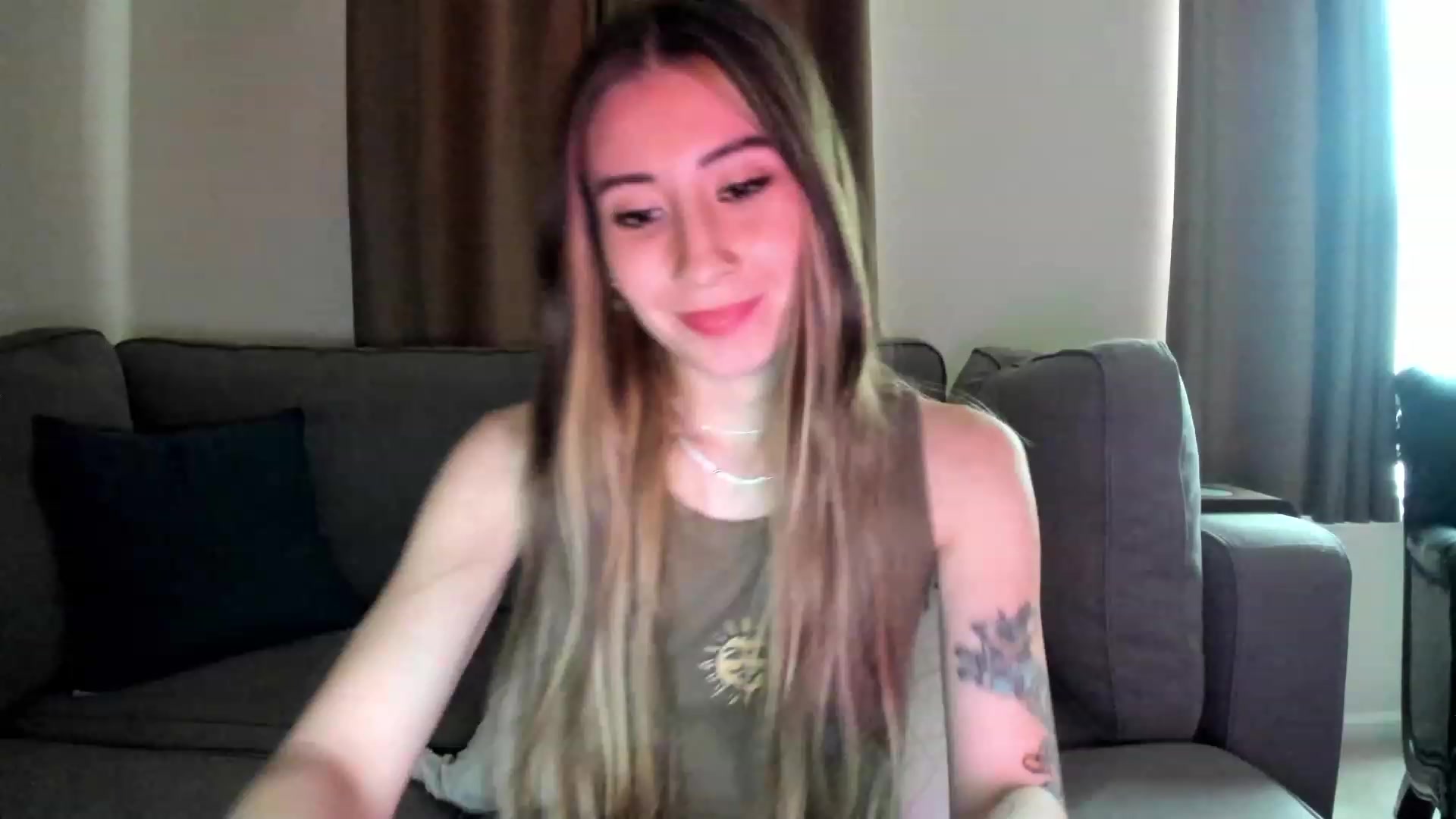 Gallery image thumbnail from lory_babygirl's myfreecams stream on, 01/18/2024, 20:12 image 11 of 20