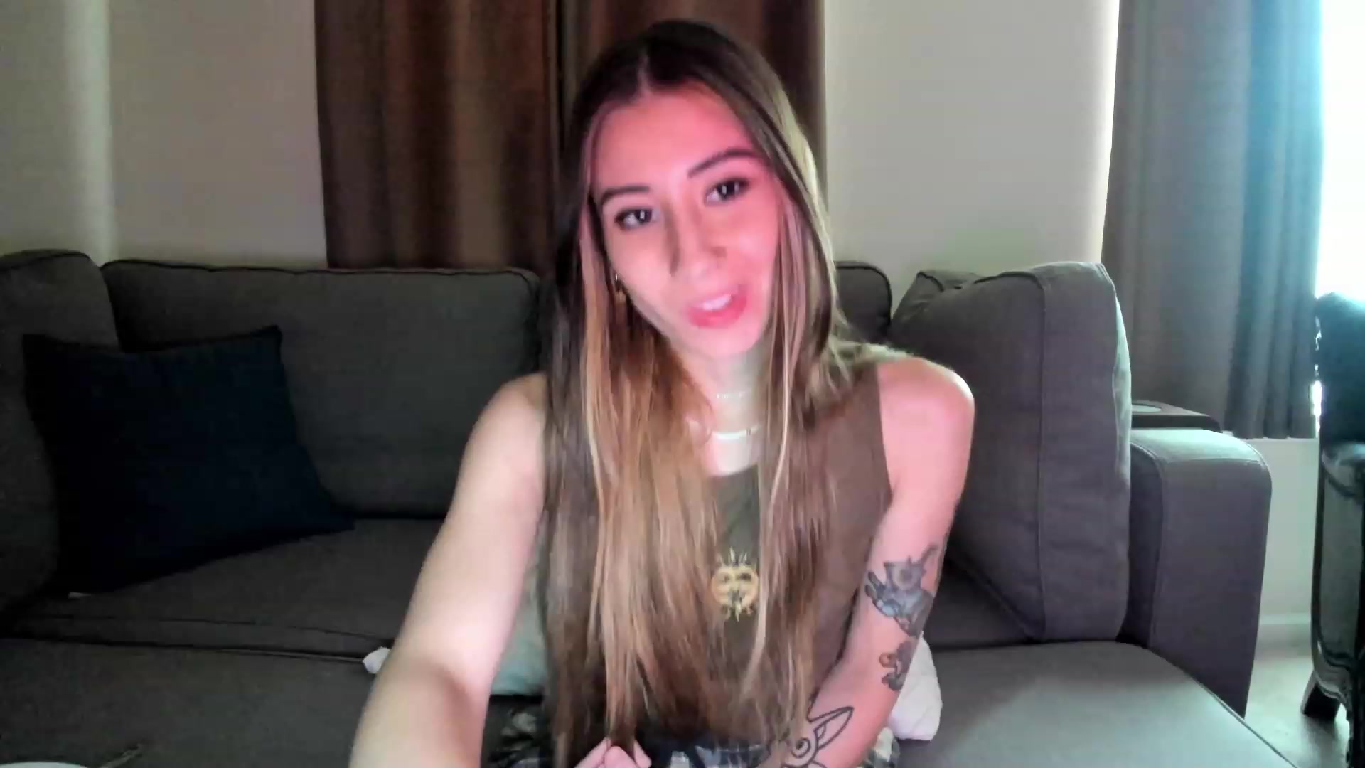 Gallery image thumbnail from lory_babygirl's myfreecams stream on, 01/18/2024, 20:12 image 17 of 20