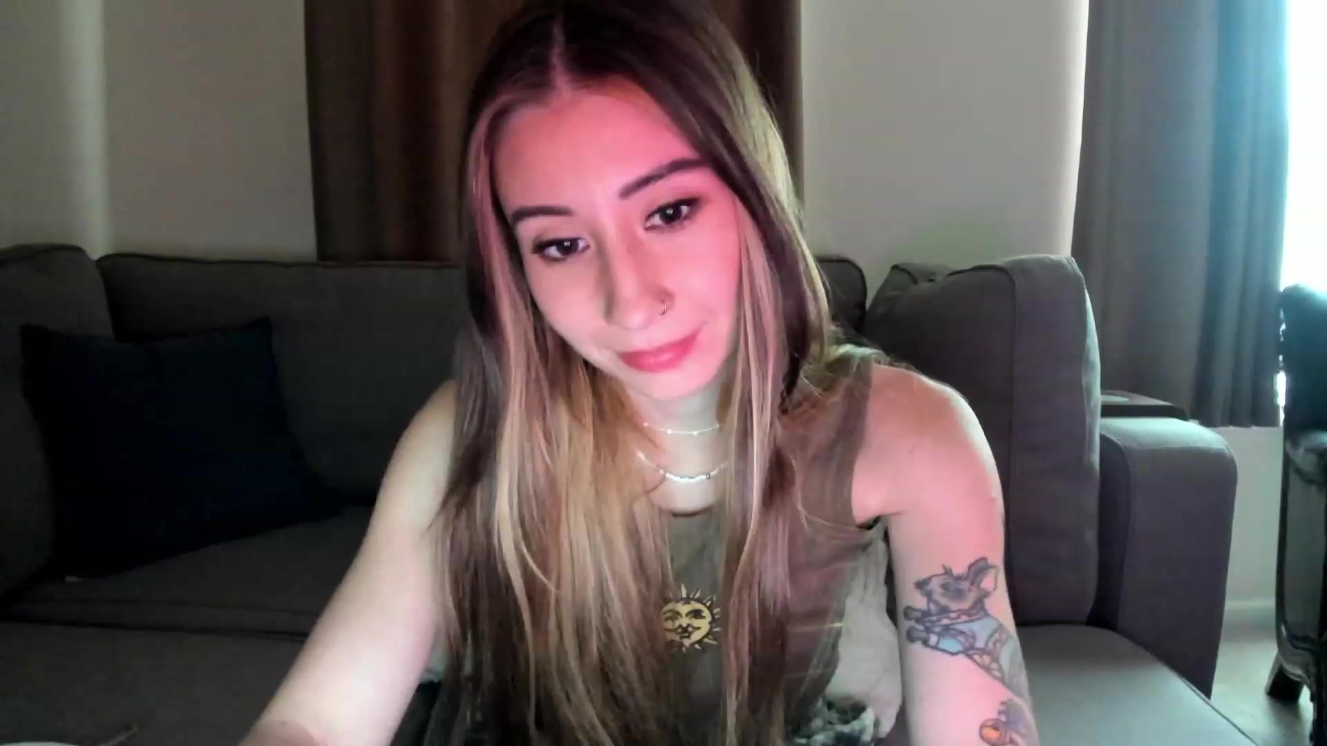 Gallery image thumbnail from lory_babygirl's myfreecams stream on, 01/18/2024, 20:12 image 15 of 20